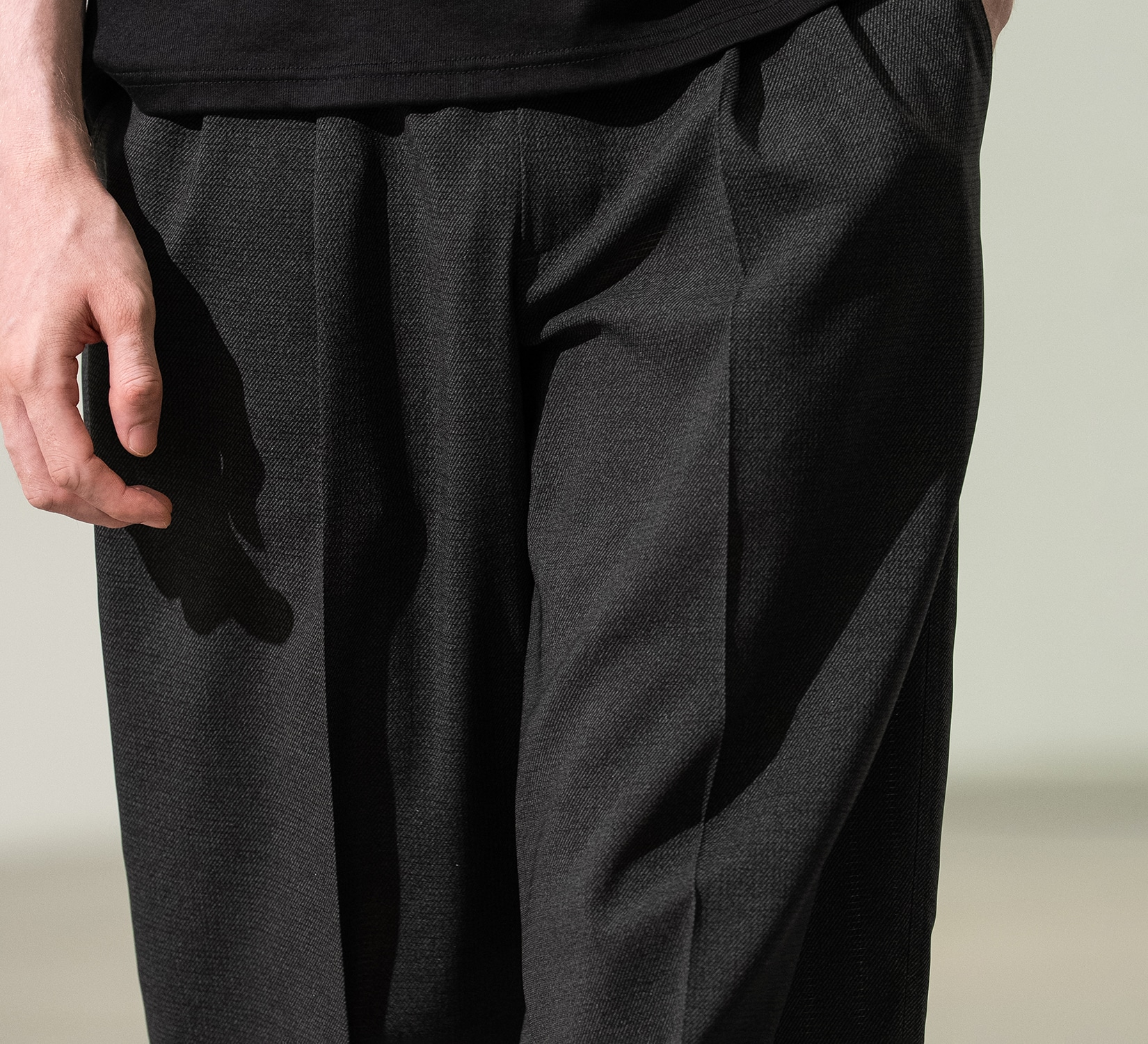 Cool-flex WIDE TROUSERS detail