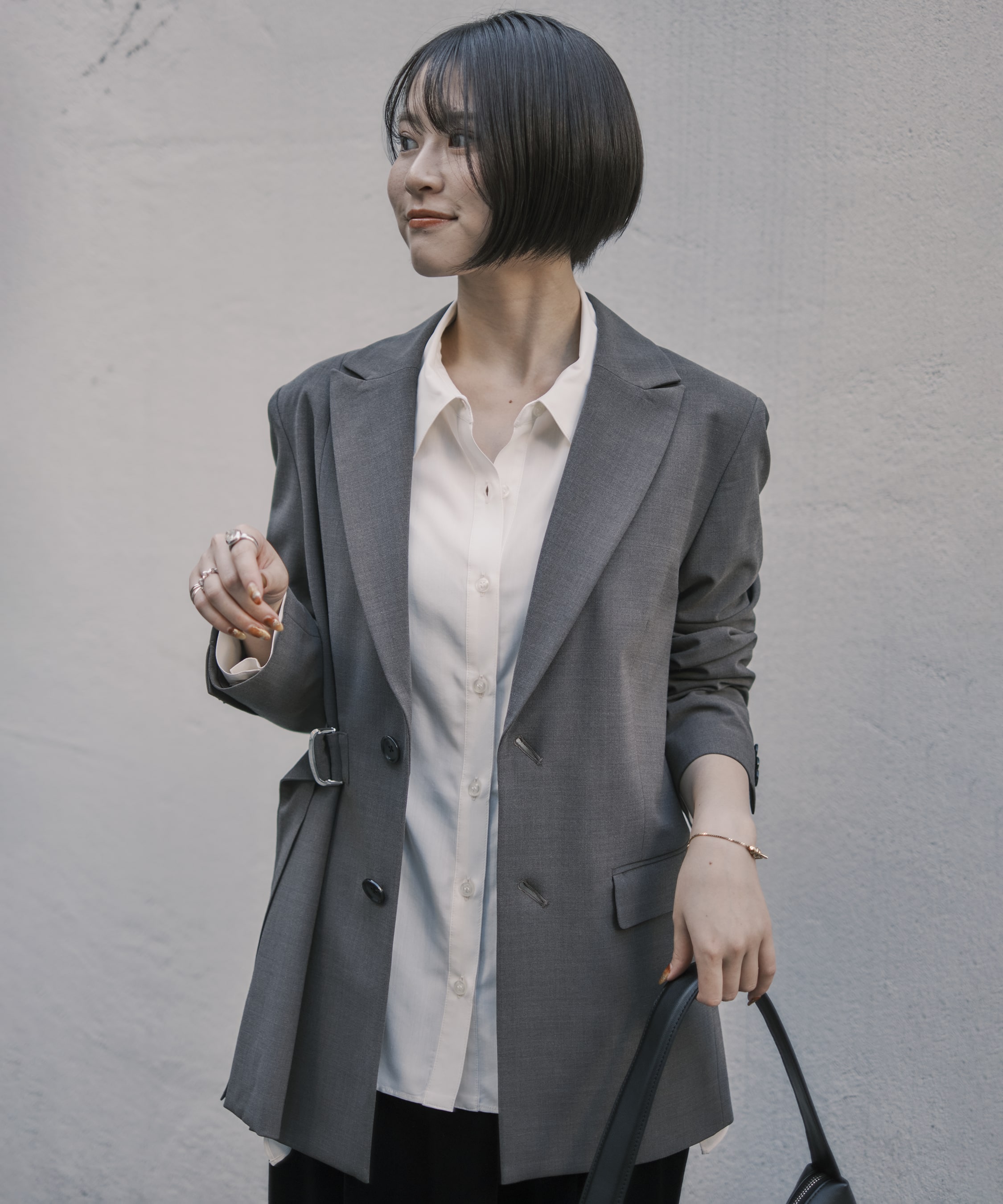 Belted Tailored Jacket 上半身ディテール