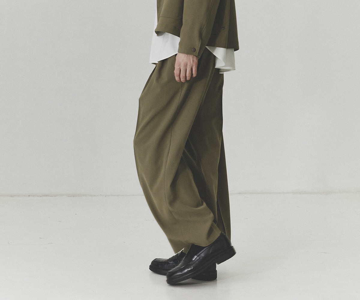 バレルスラックス着用シルエット