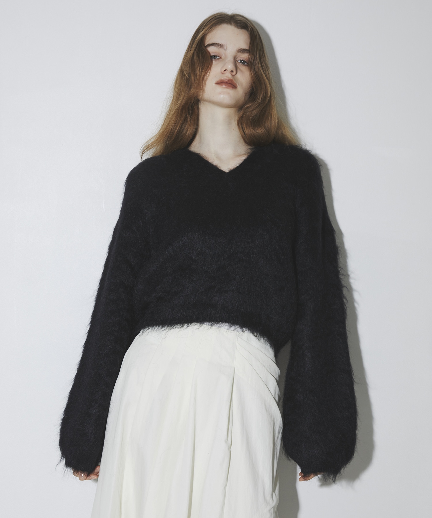 ボリュームモヘアVネックニット