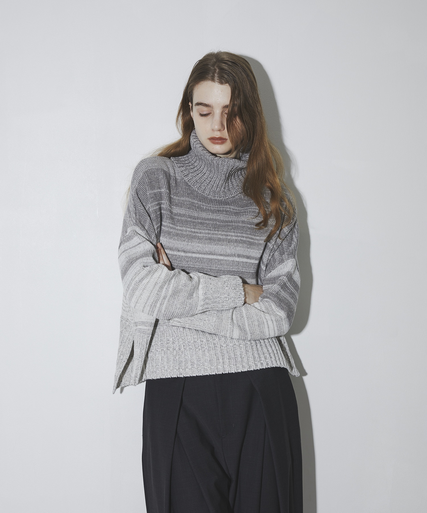 グラデーションオフタートルワイドニット