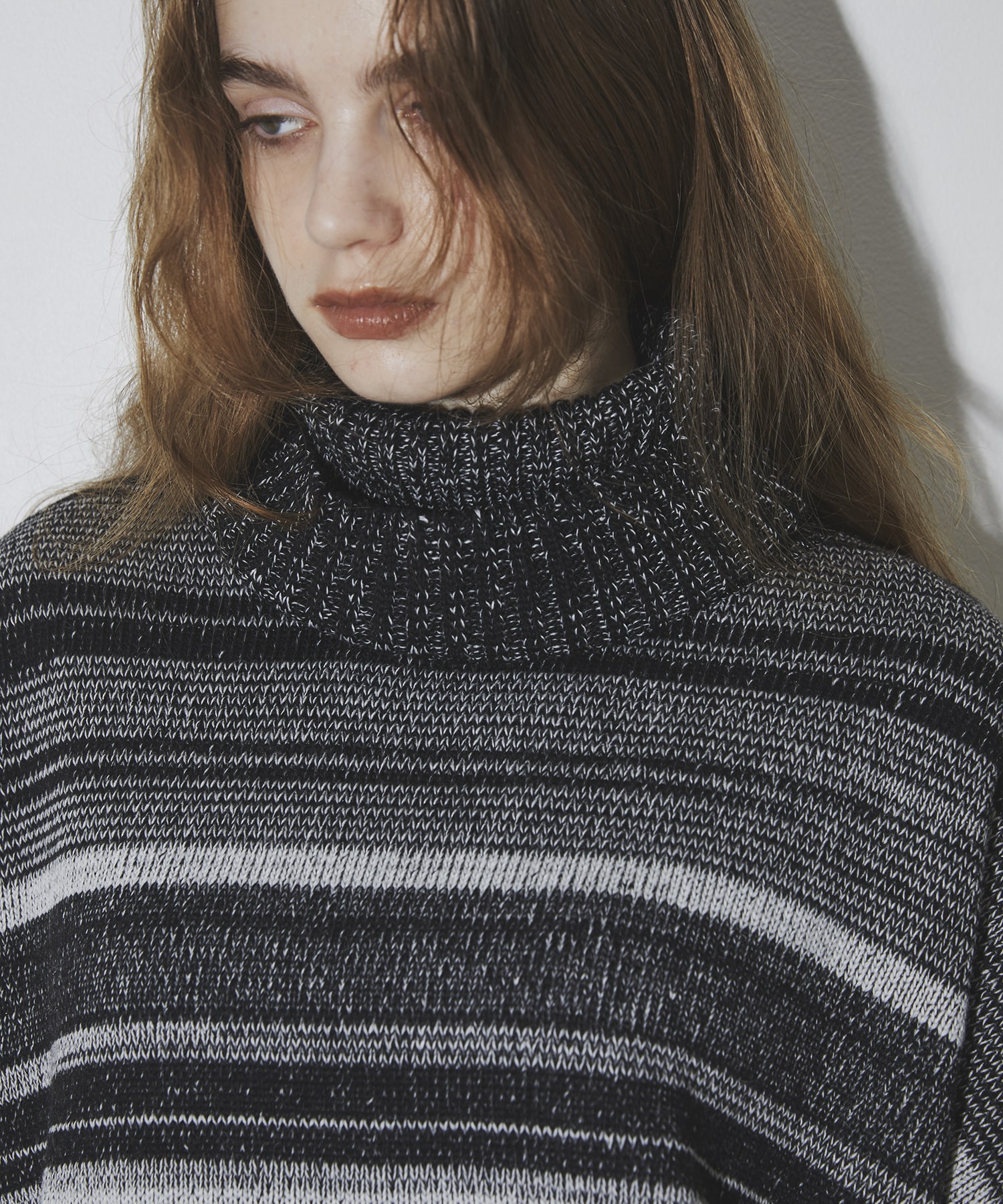 グラデーションオフタートルワイドニット