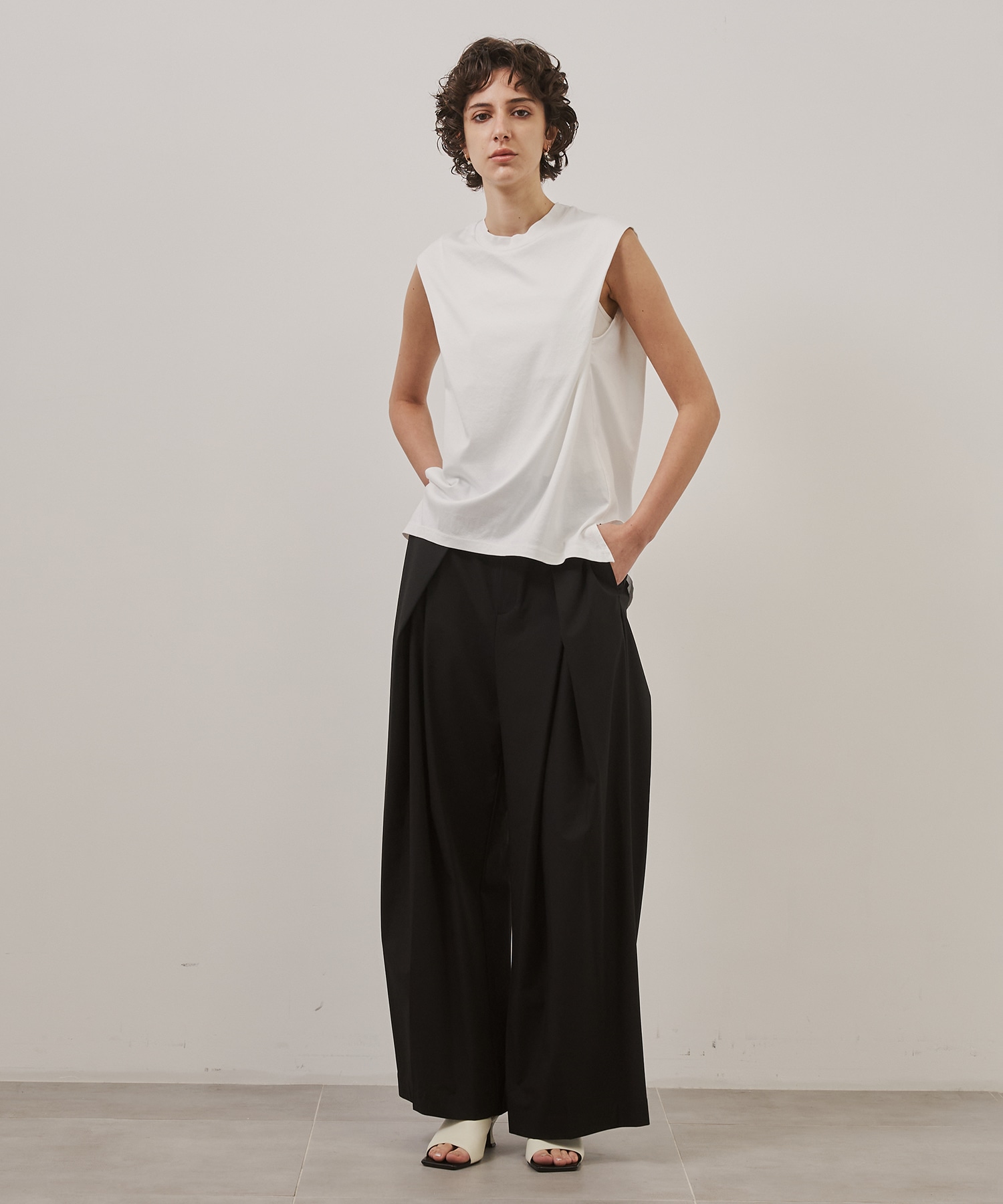 Belt Arranged Tuck Wide Pants