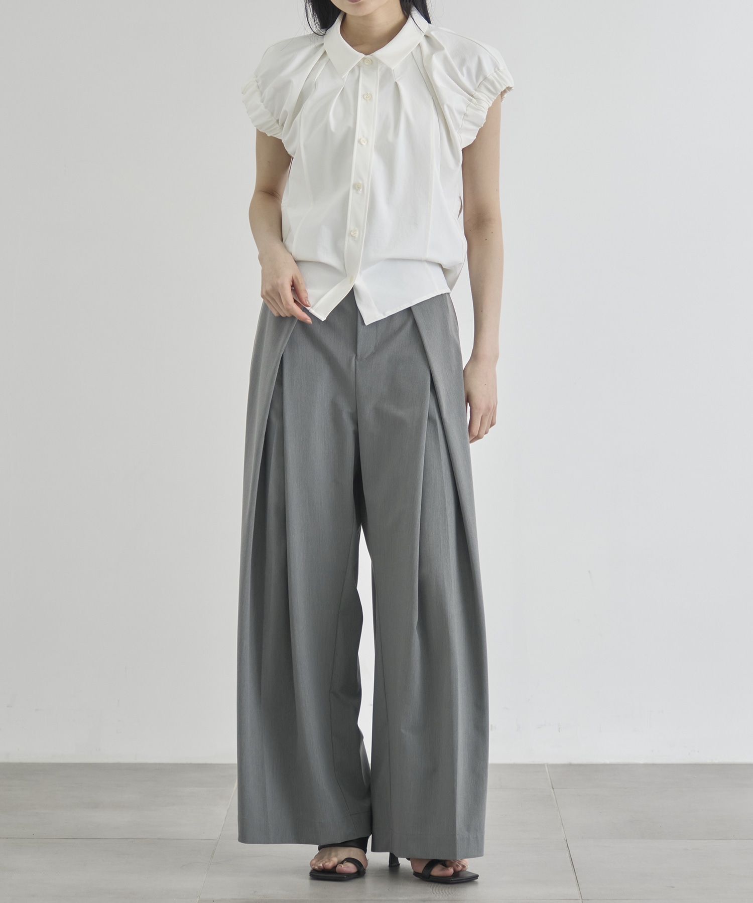 Volume Gather Nosleeve Shirt