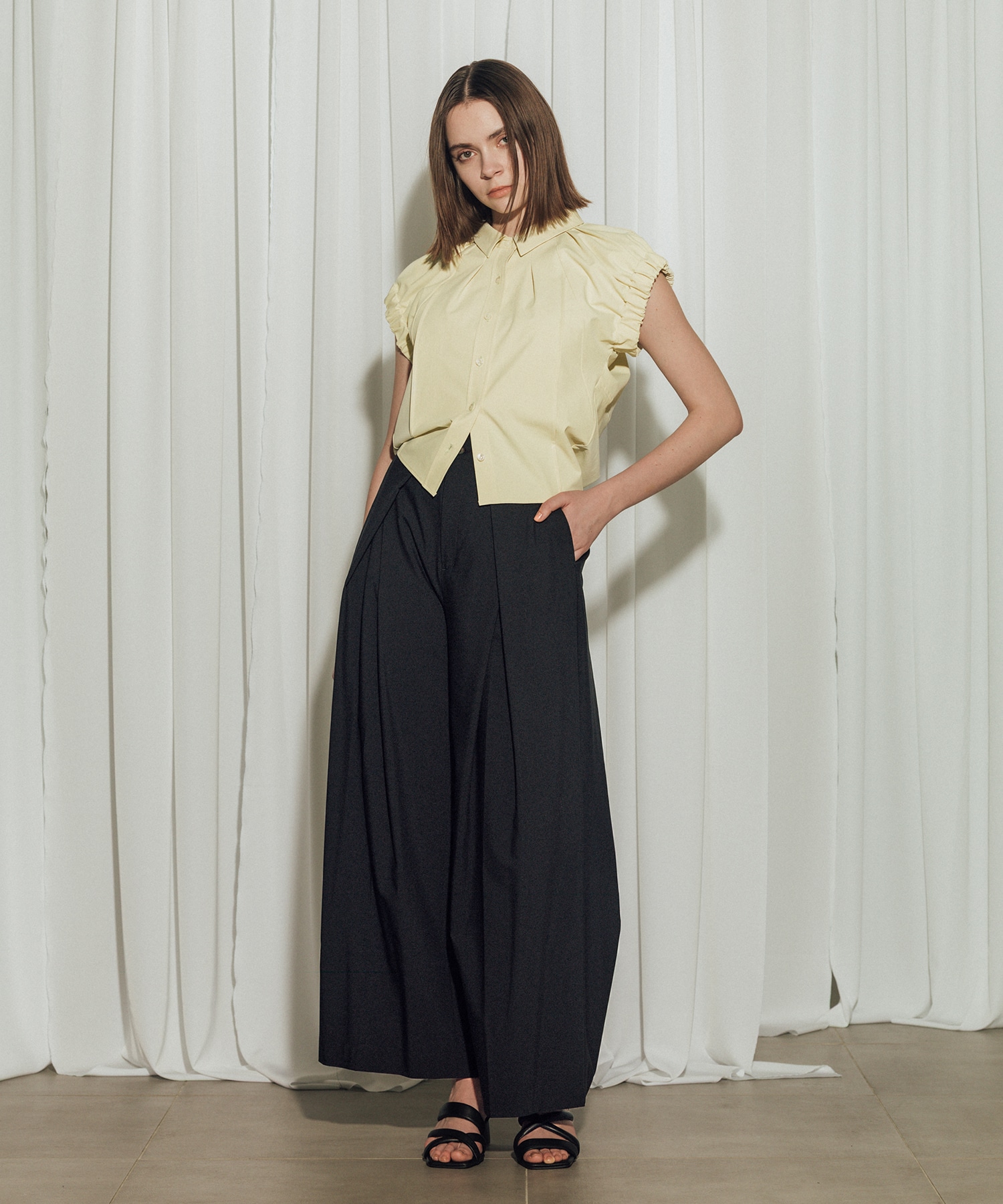 Volume Gather Nosleeve Shirt
