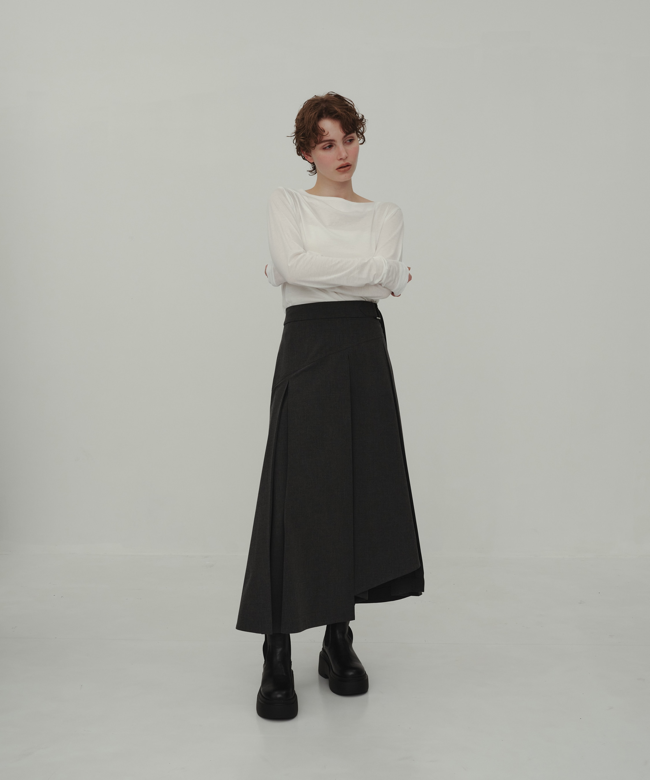 Asymmetry Tuck Skirt