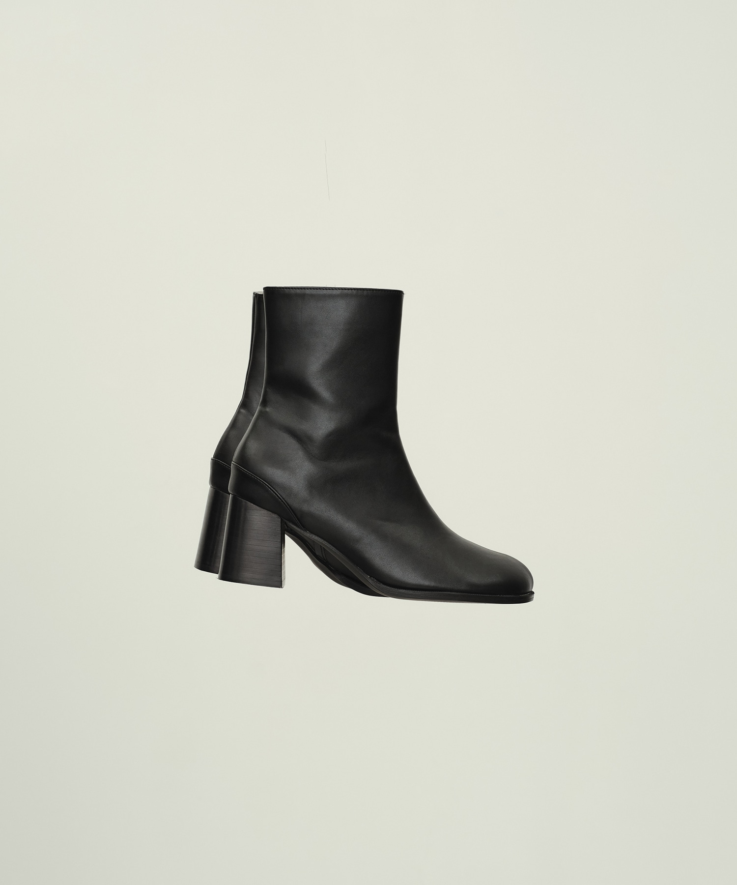 Round Toe Boots