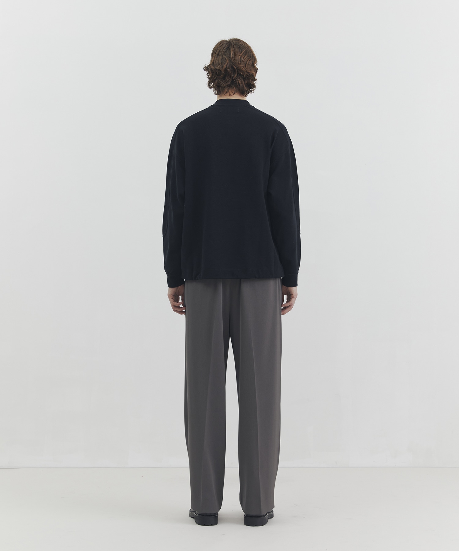 サーマルヘンリーネックプルオーバー