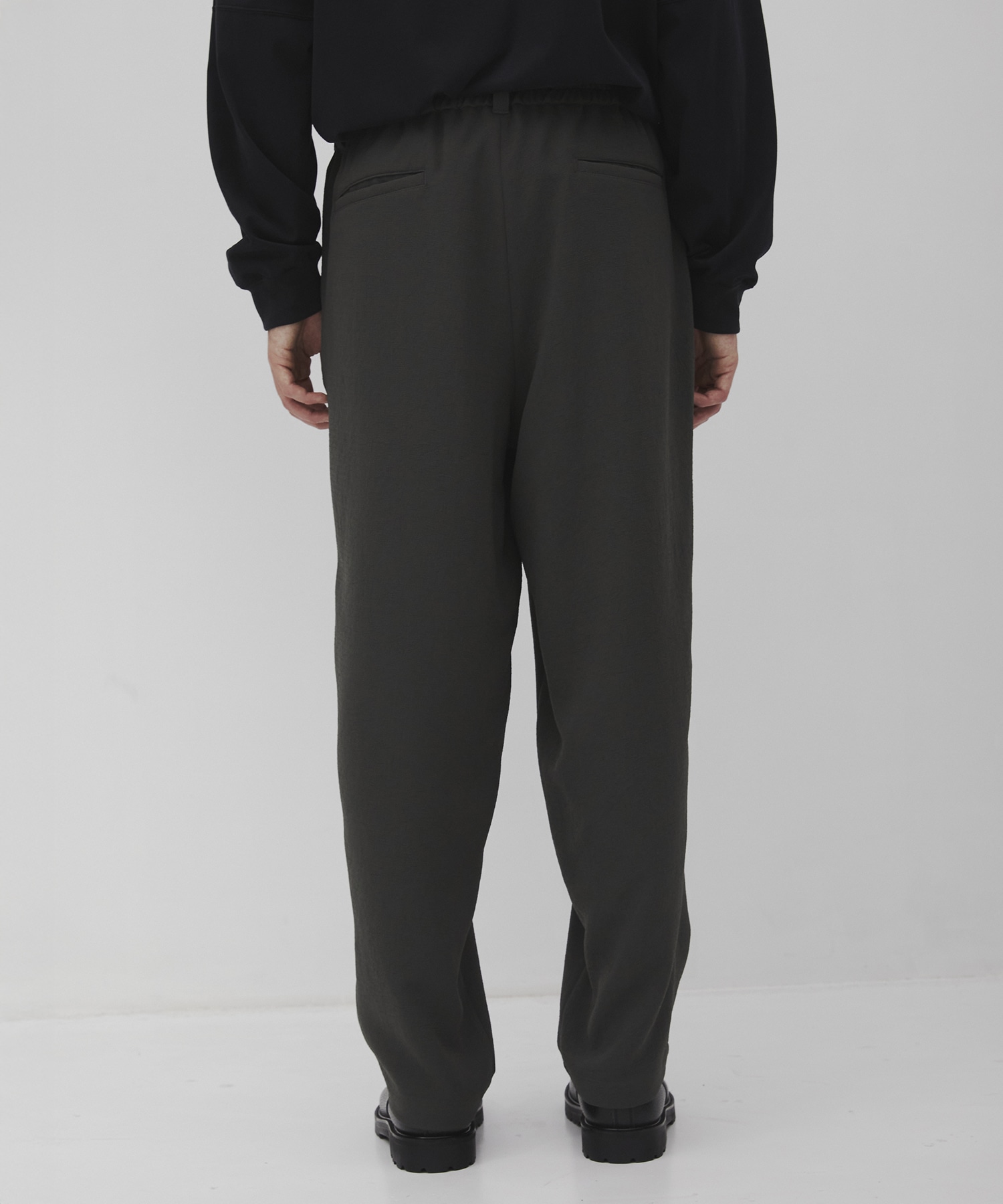 Multi-flex ワイドテーパードパンツ