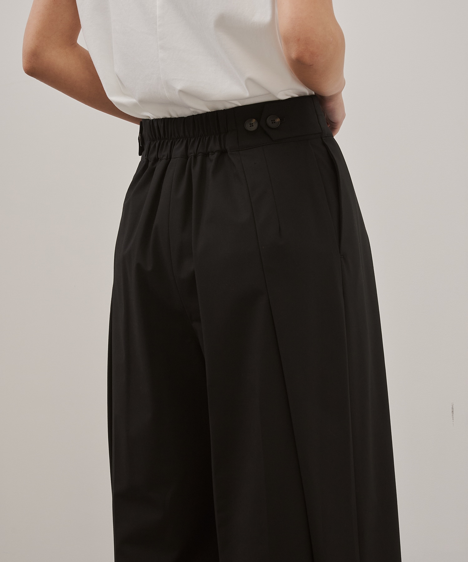 Belt Arranged Tuck Wide Pants