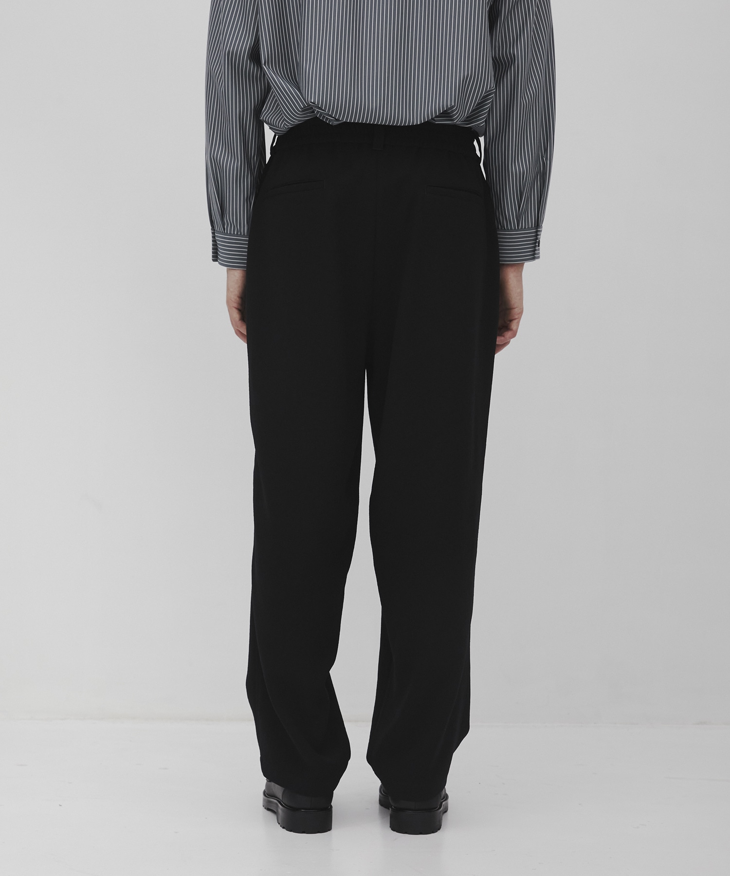 Multi-flex ワイドテーパードパンツ