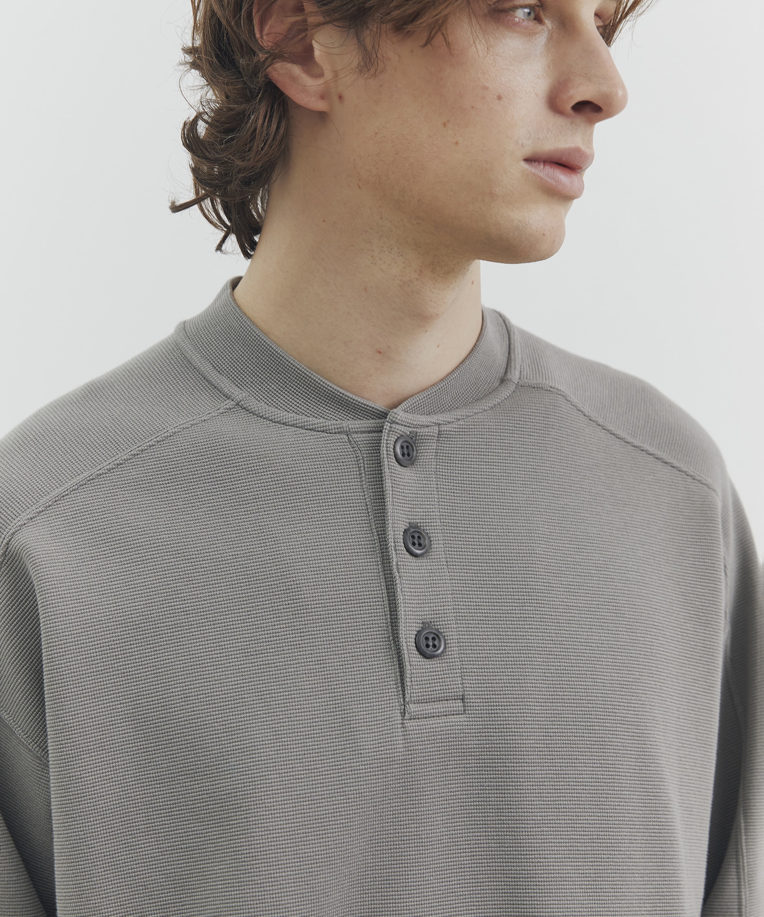 サーマルヘンリーネックプルオーバー