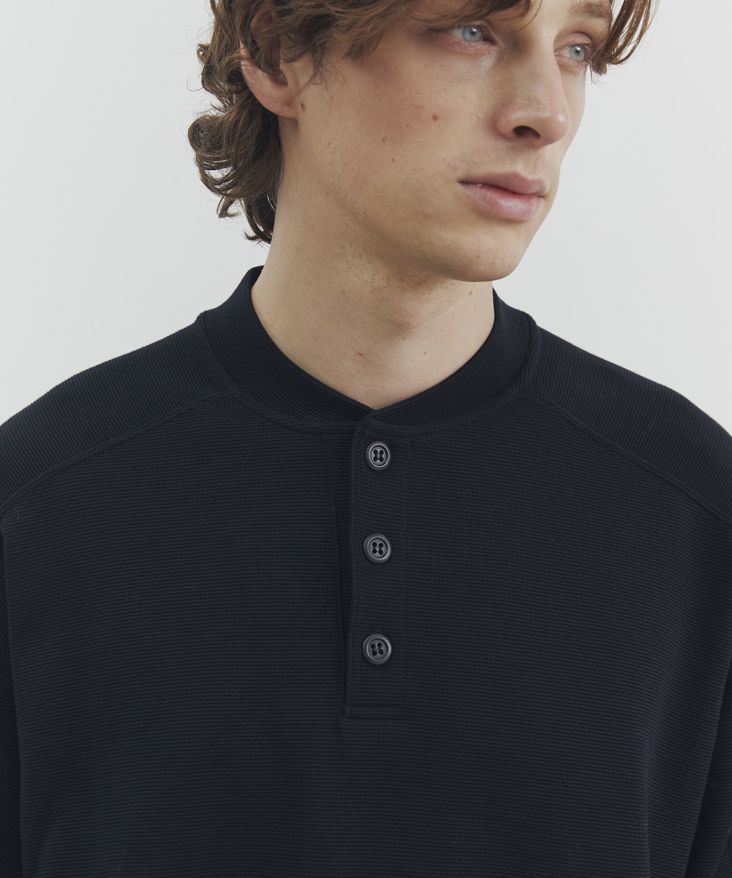 サーマルヘンリーネックプルオーバー