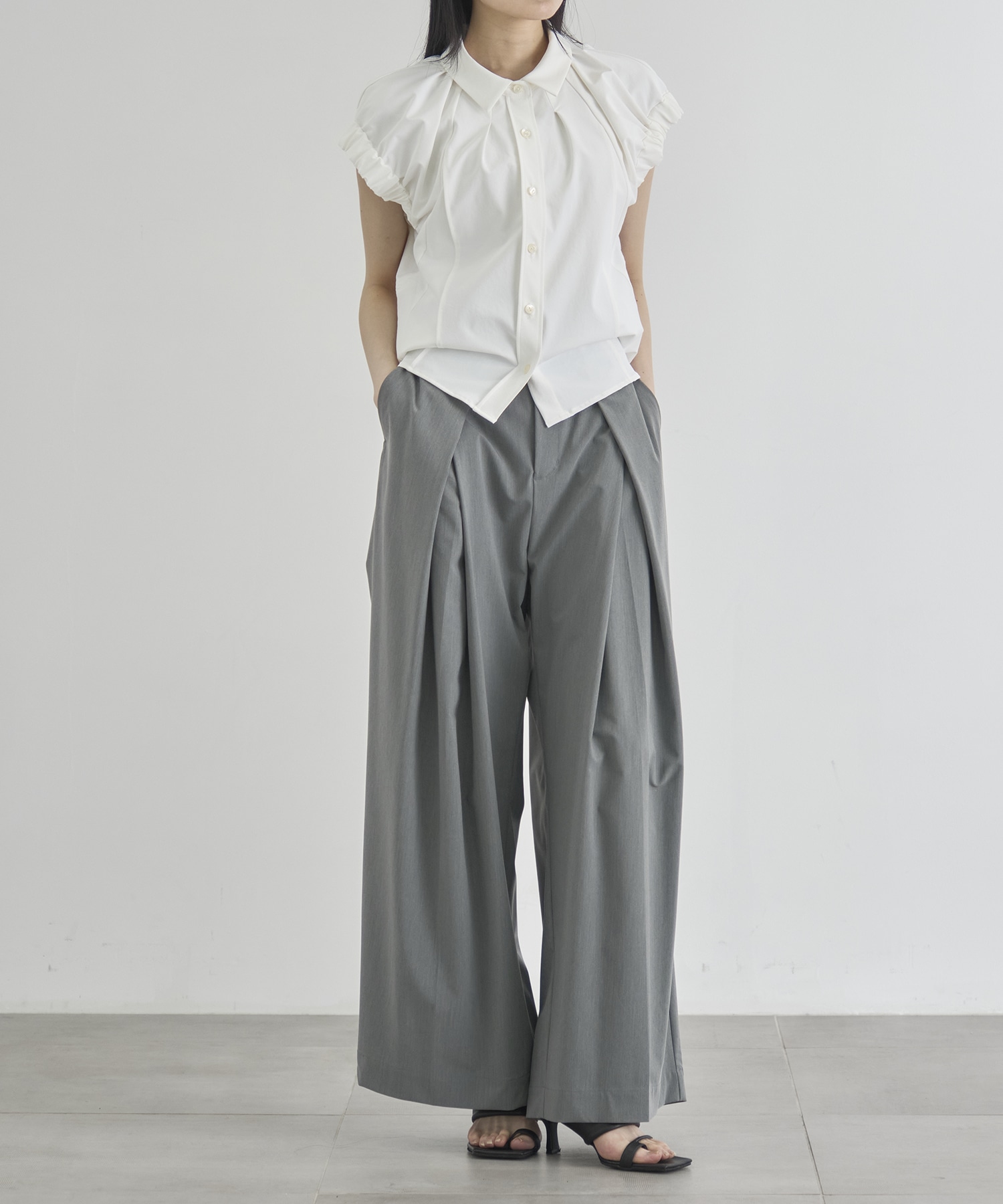 Volume Gather Nosleeve Shirt
