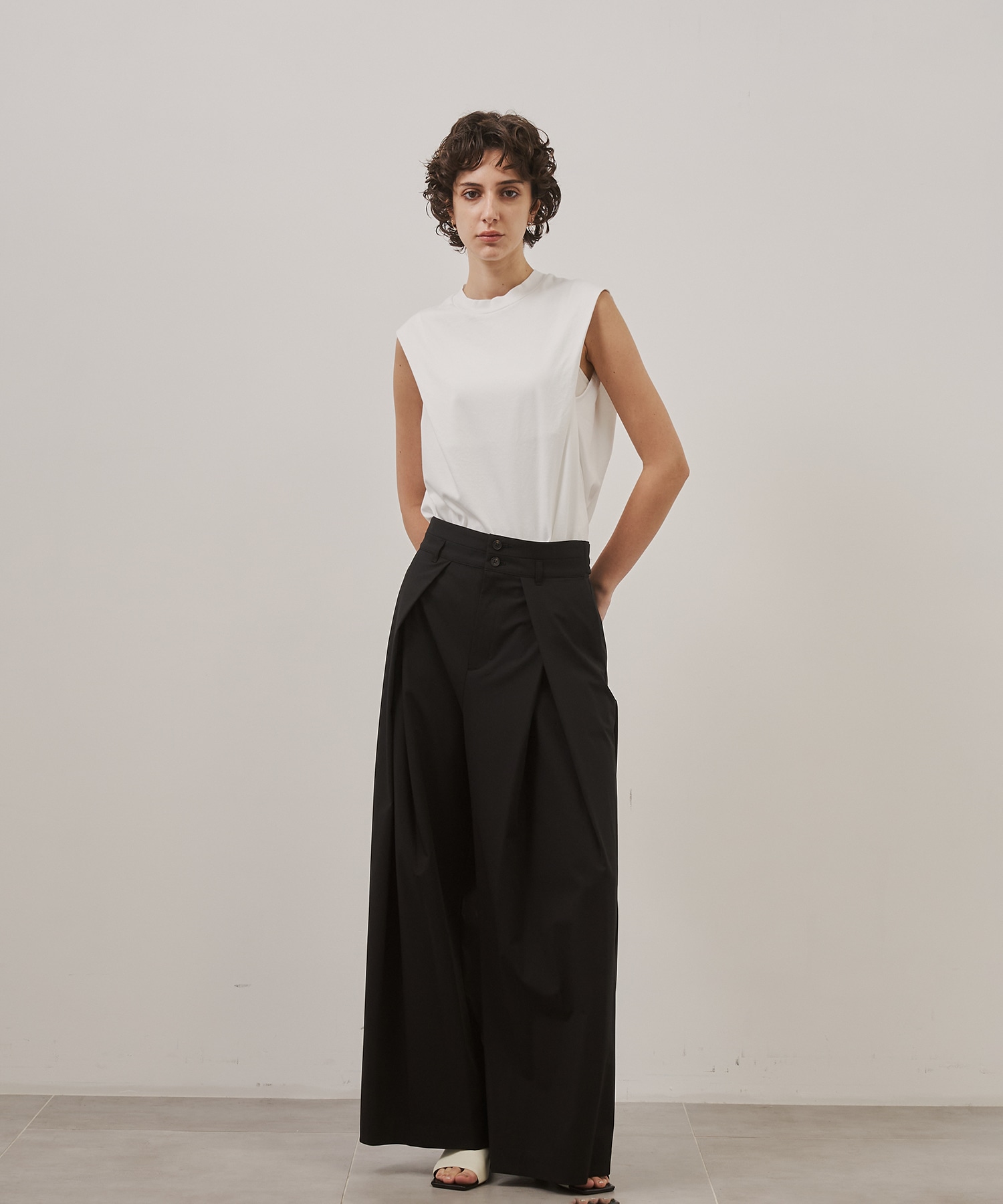 Cape Nosleeve Tshirt