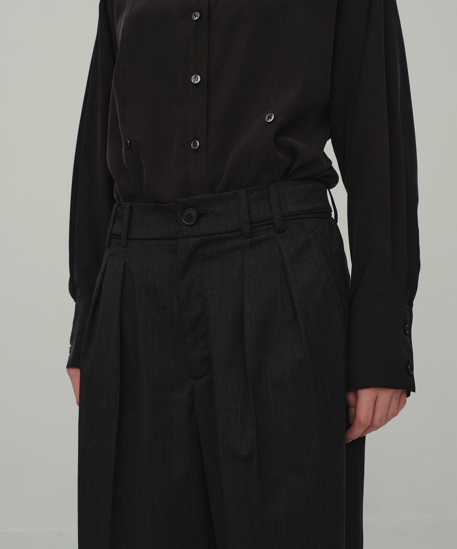 Wool Tuck Half Pants
