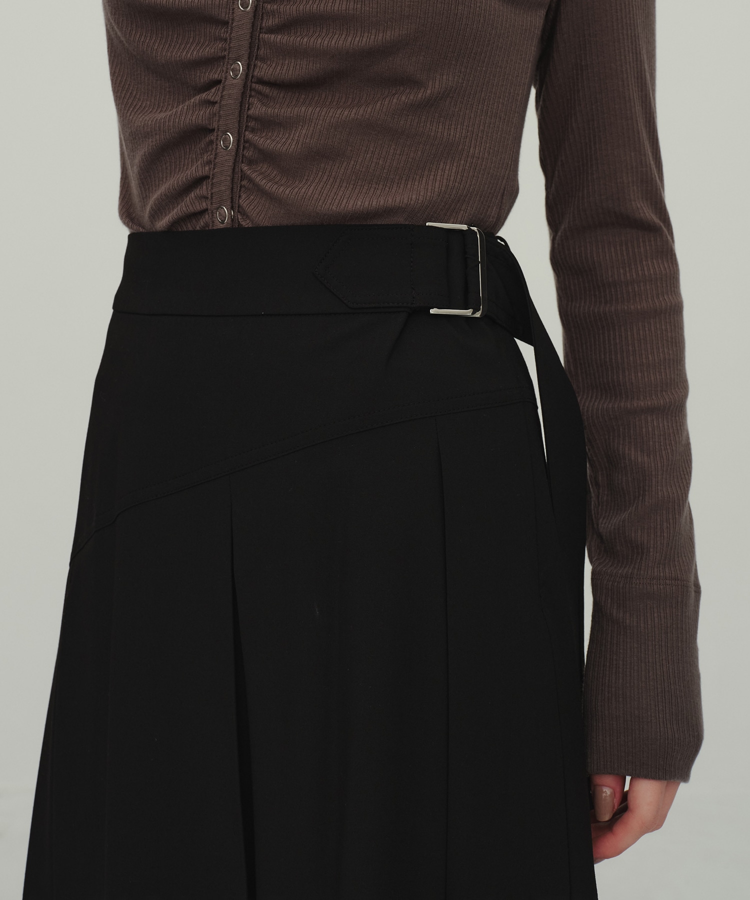 Asymmetry Tuck Skirt