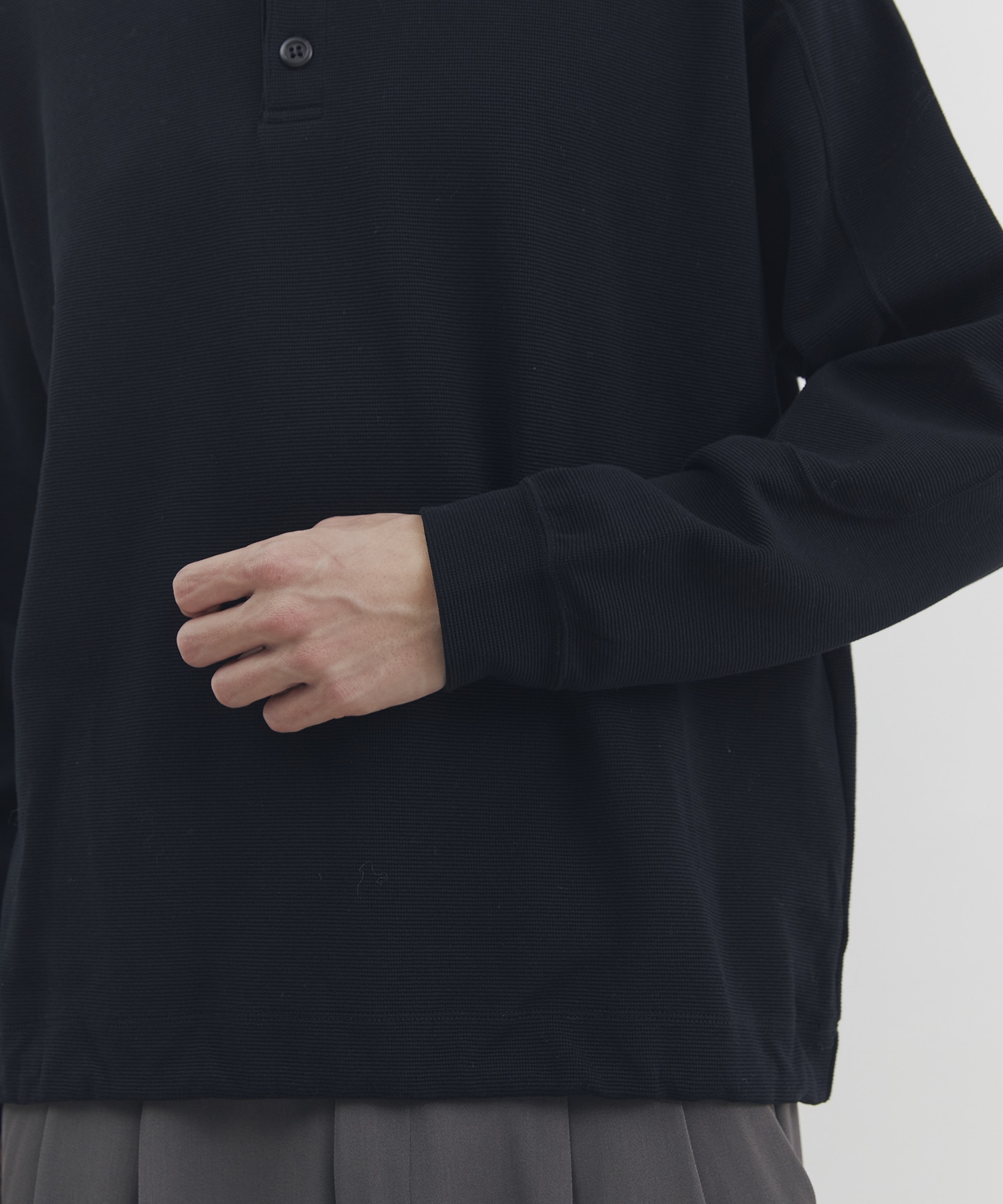 サーマルヘンリーネックプルオーバー