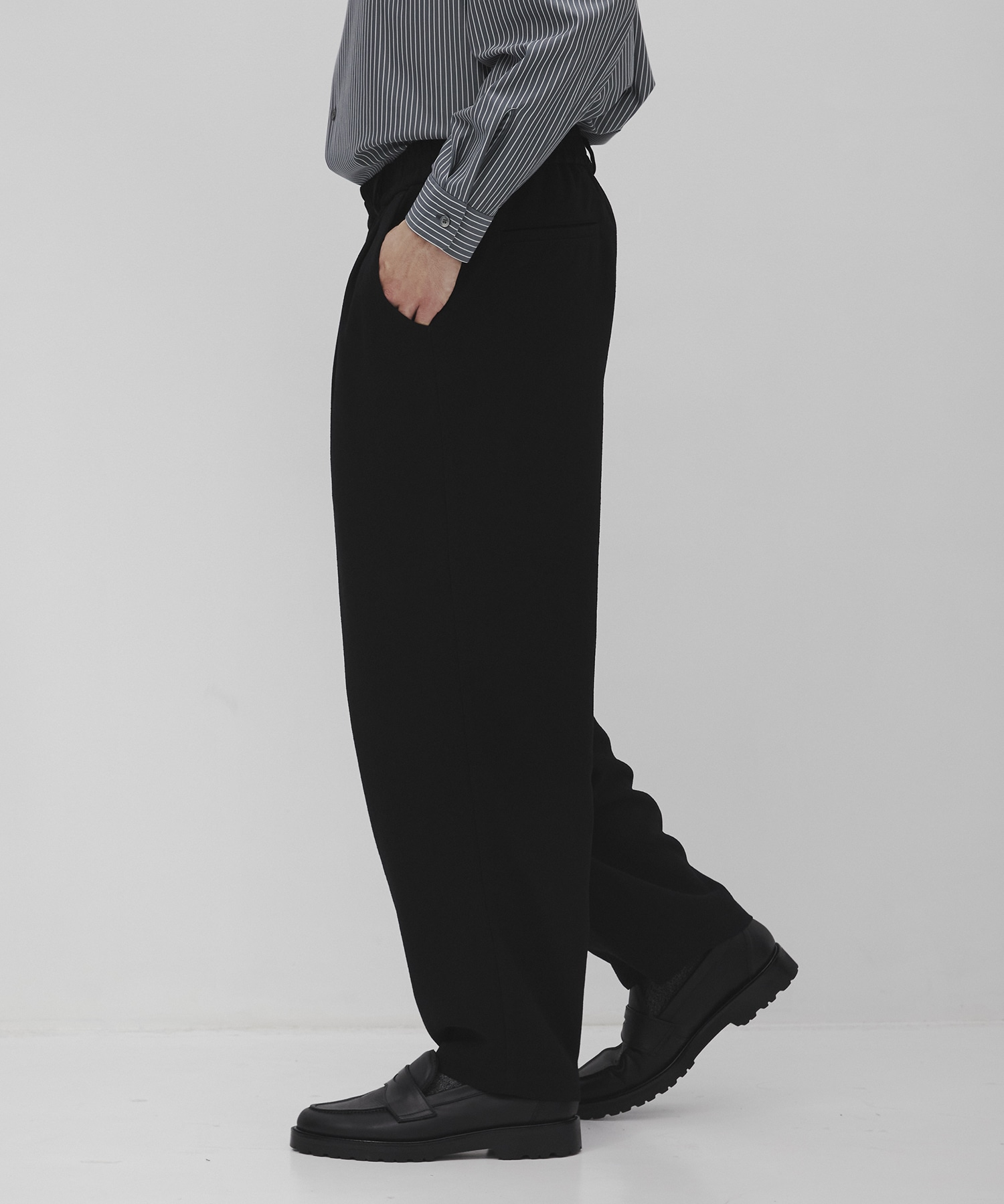 Multi-flex ワイドテーパードパンツ