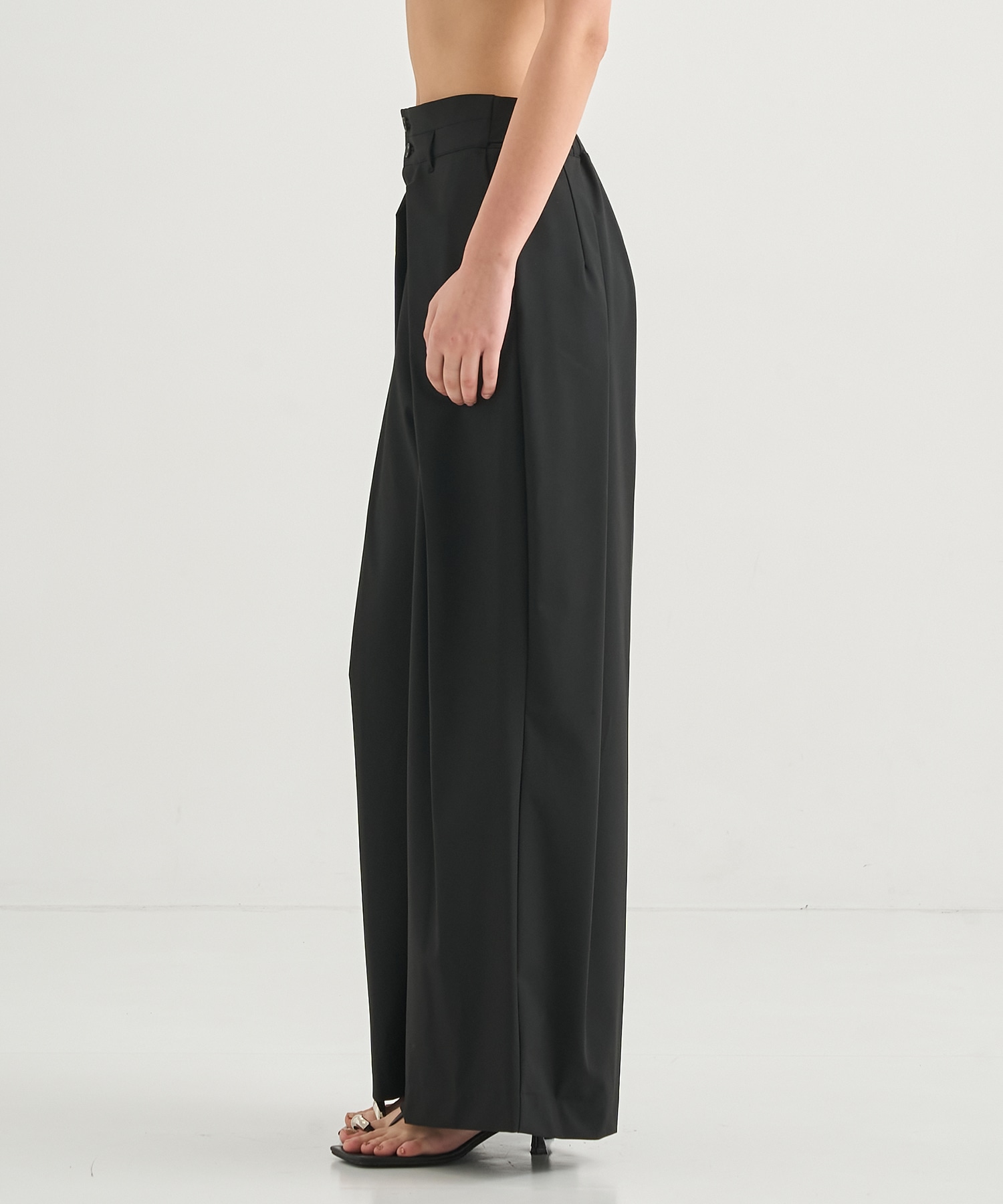 Belt Arranged Tuck Wide Pants
