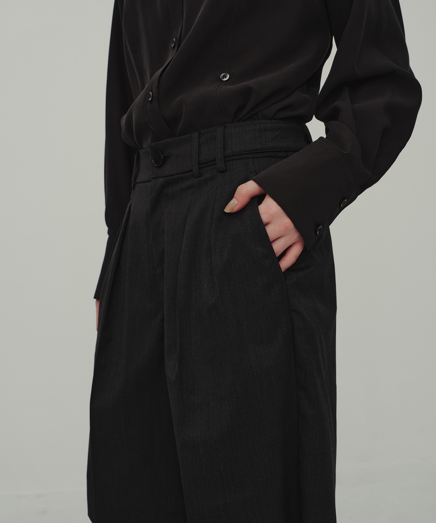 Wool Tuck Half Pants