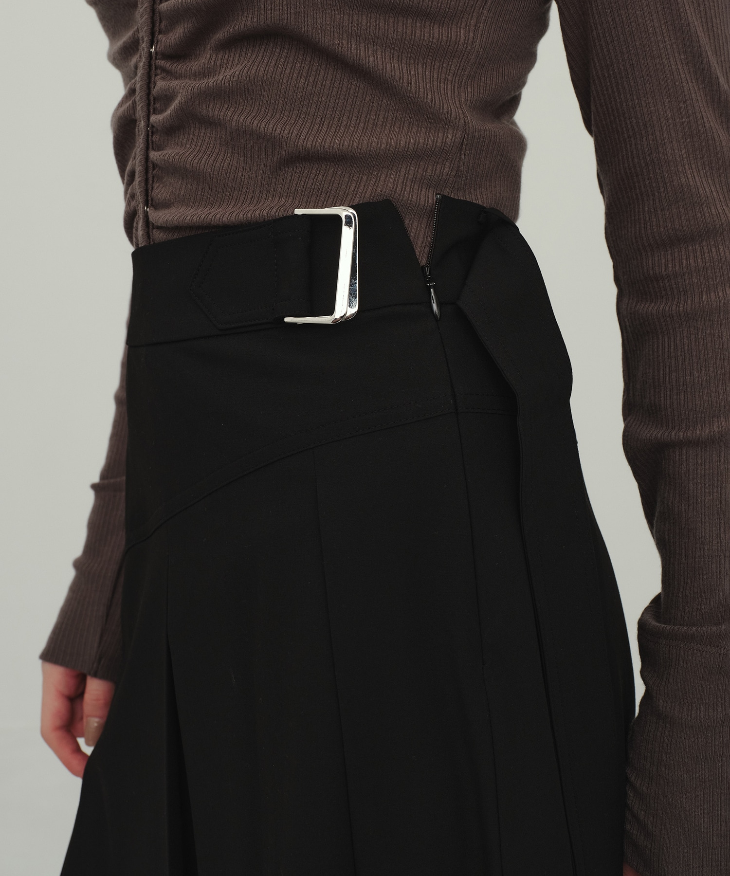 Asymmetry Tuck Skirt