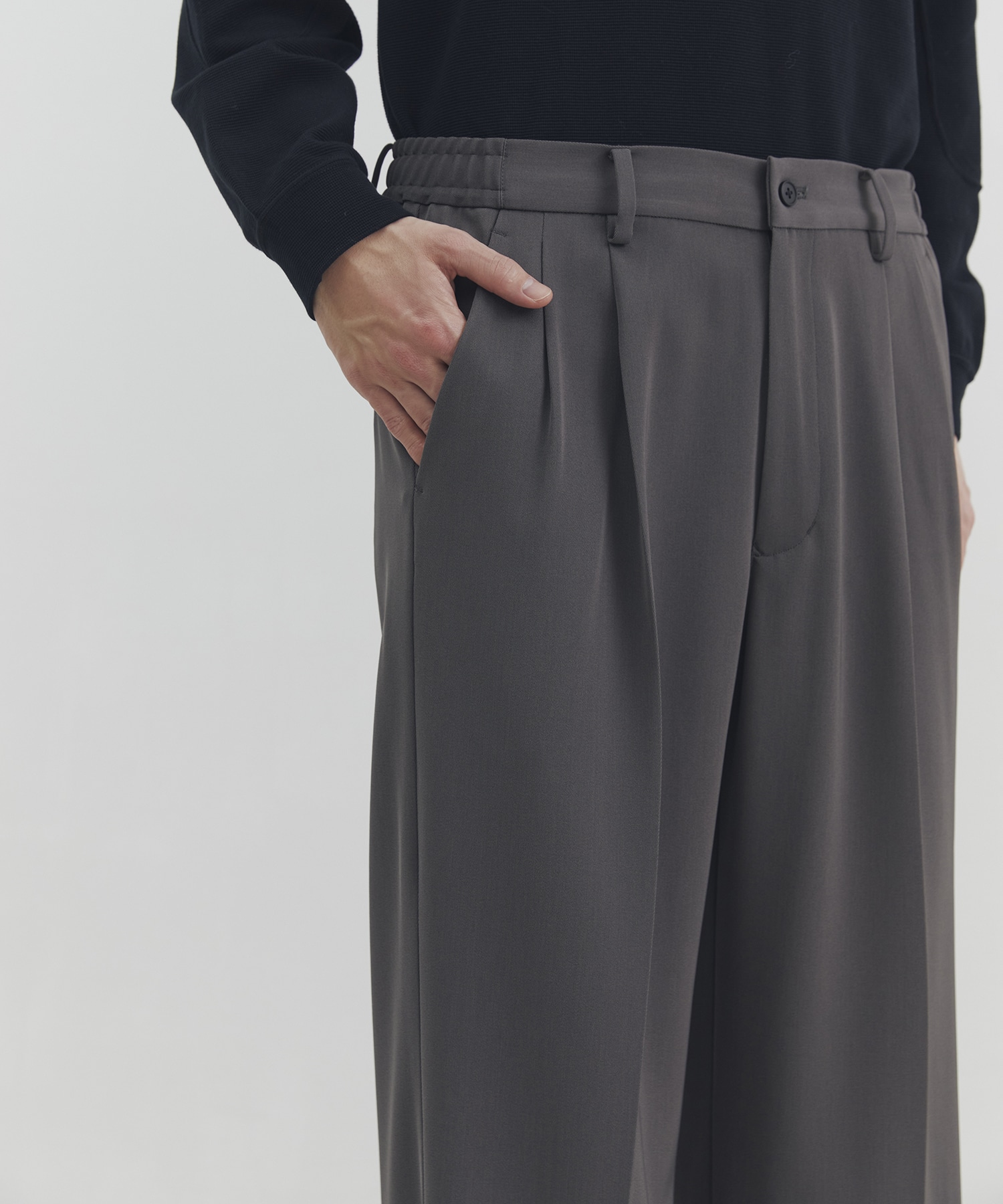 High Count Twillワイドストレートスラックス(1 DARK GREY): : メンズ