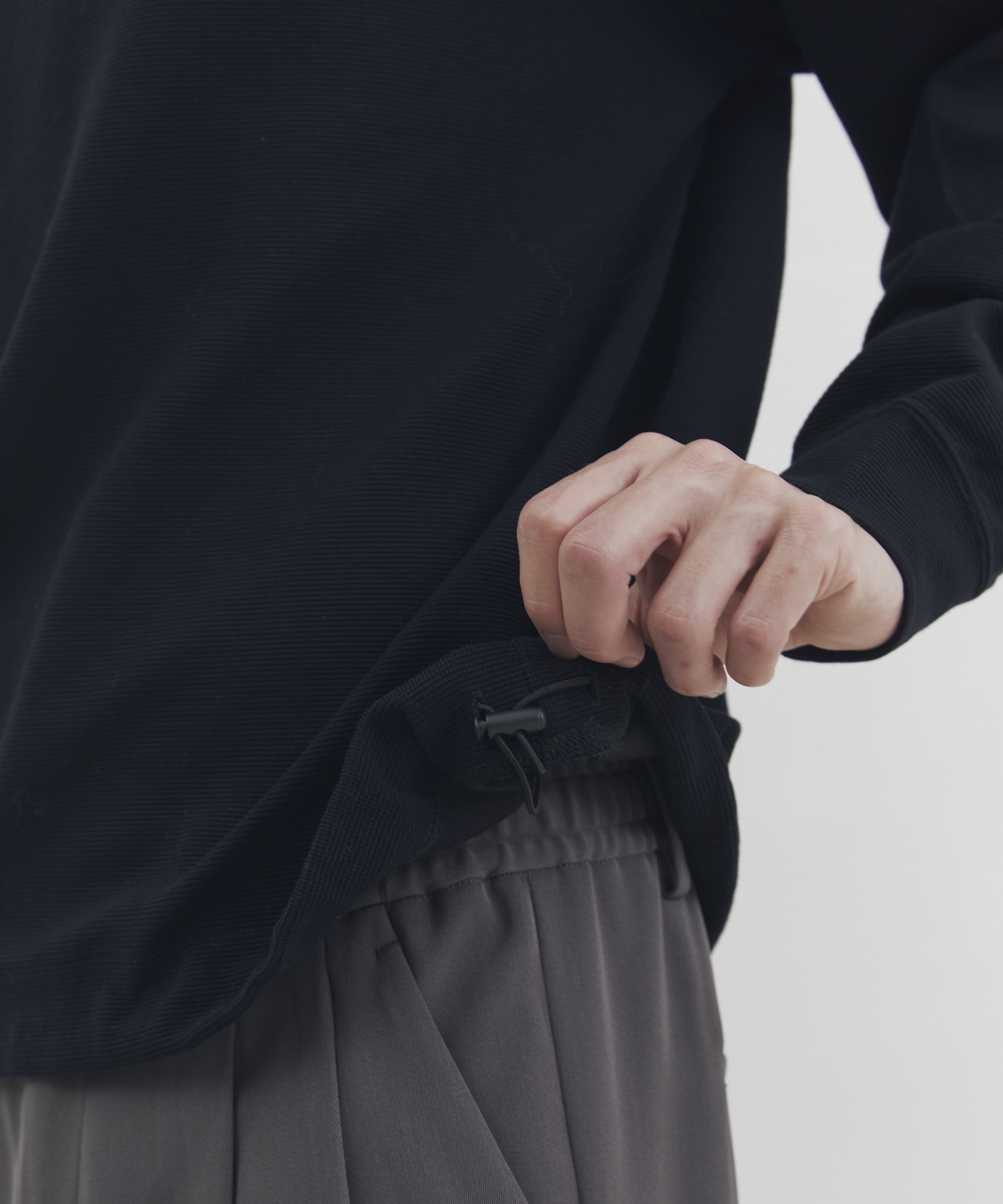 サーマルヘンリーネックプルオーバー