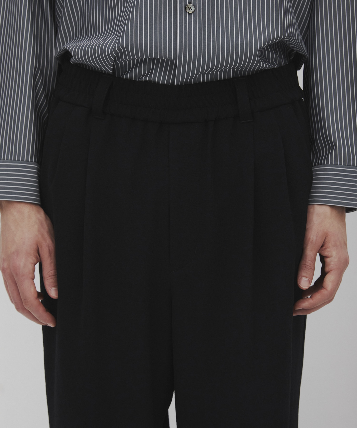 Multi-flex ワイドテーパードパンツ