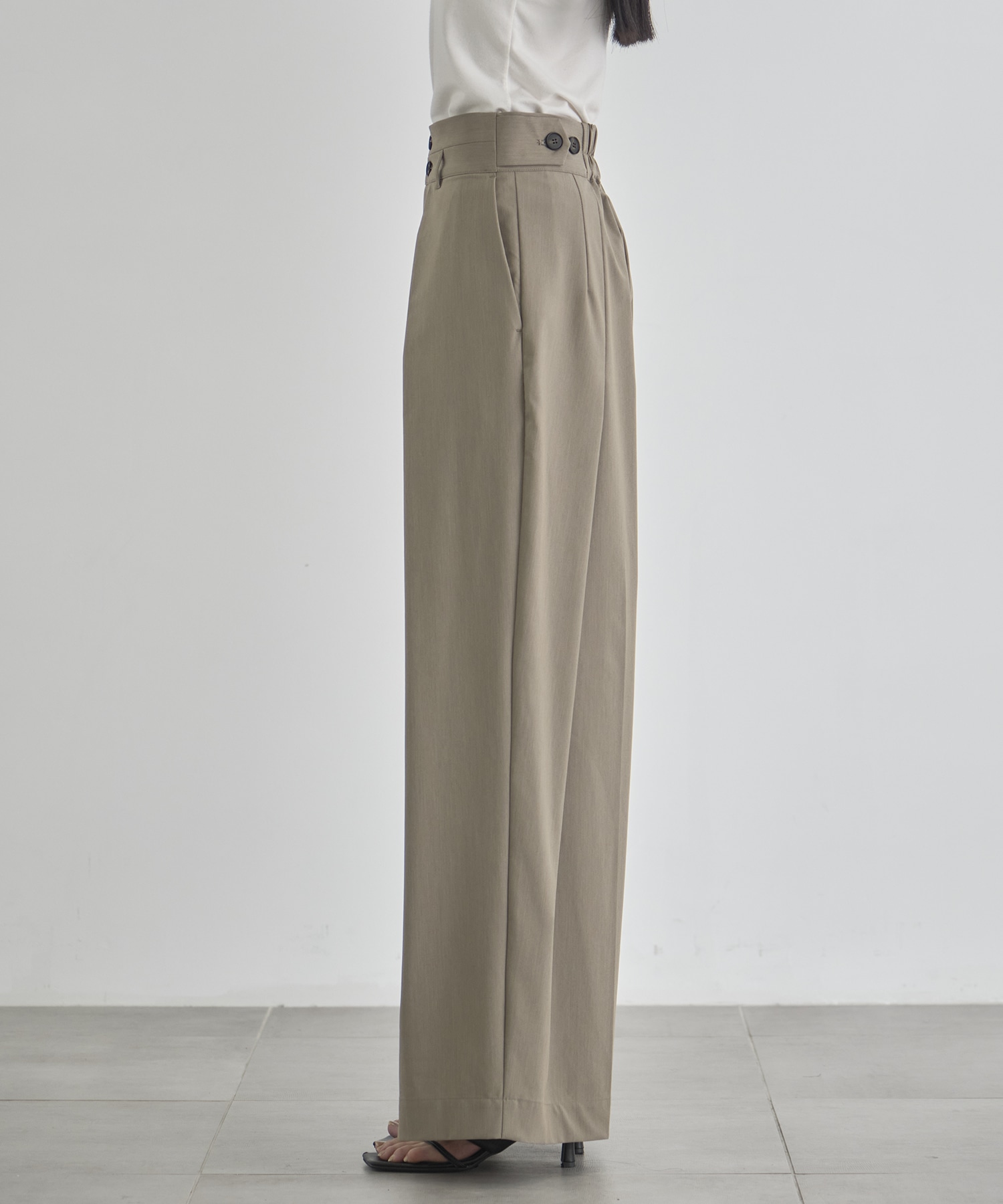 Belt Arranged Tuck Wide Pants