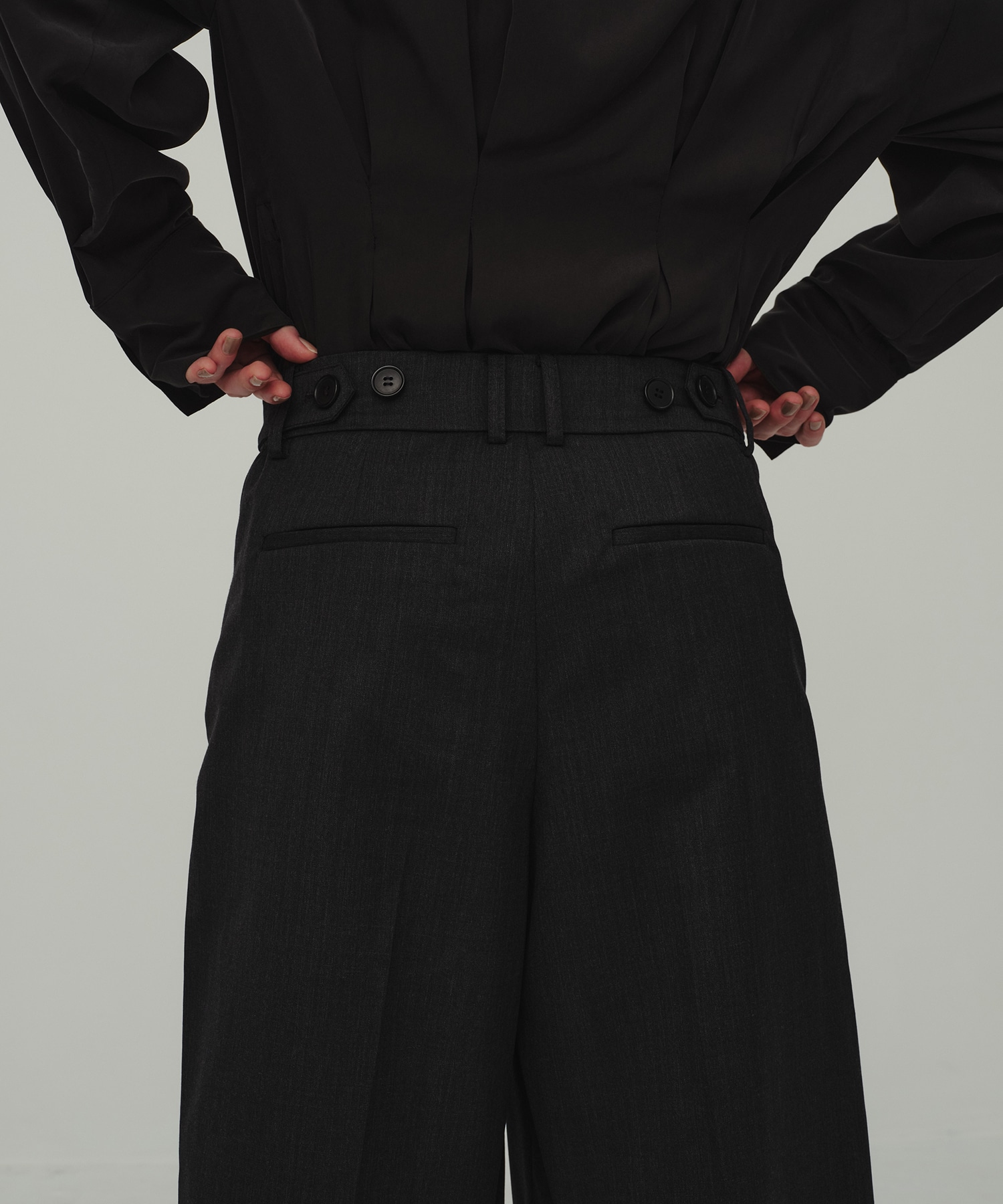 Wool Tuck Half Pants