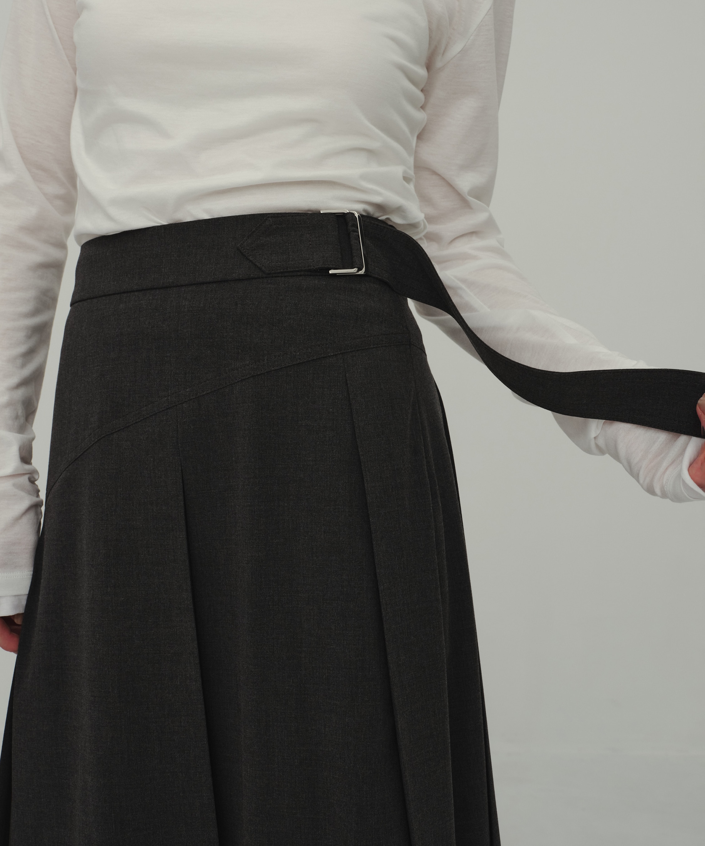 Asymmetry Tuck Skirt