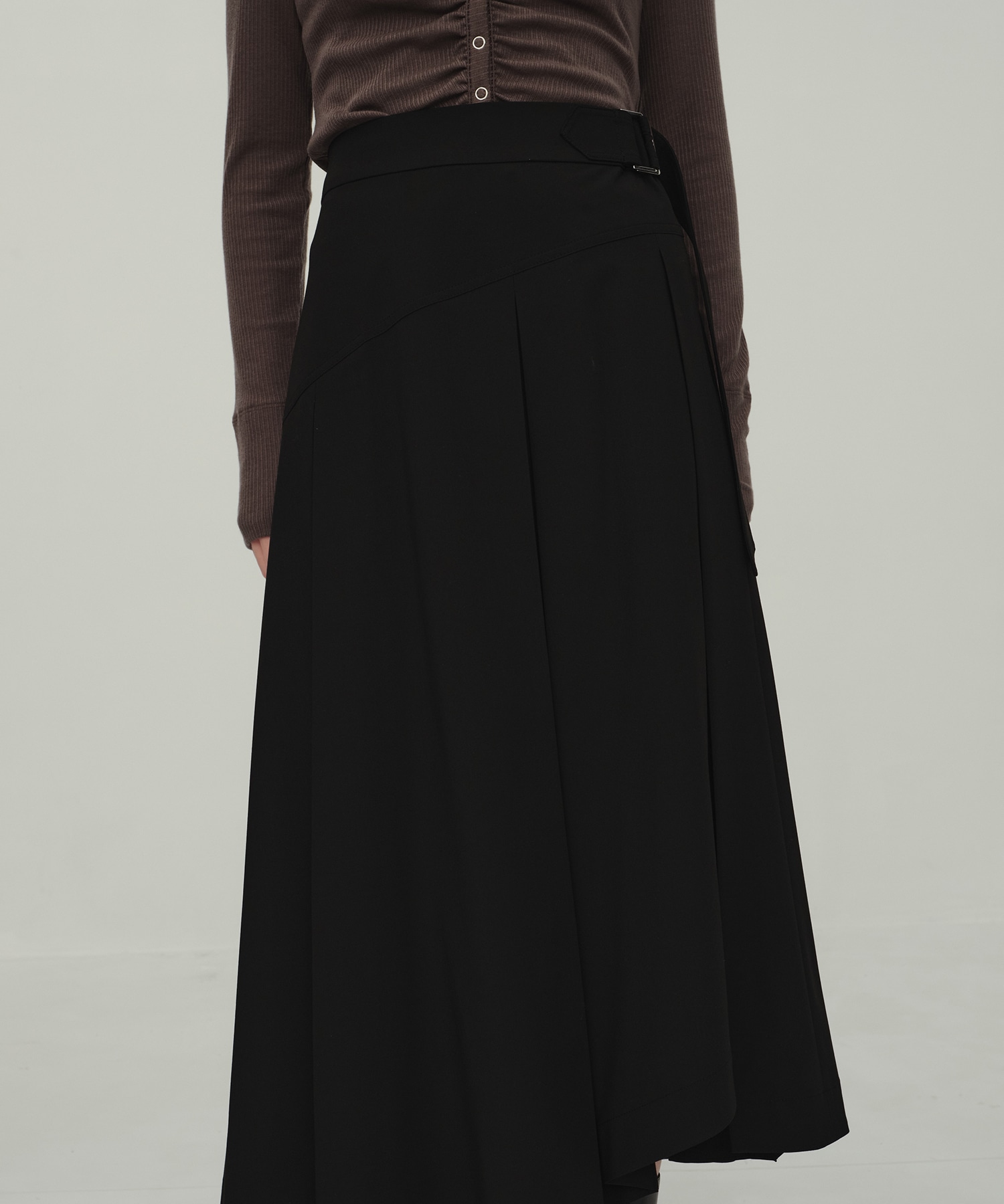 Asymmetry Tuck Skirt