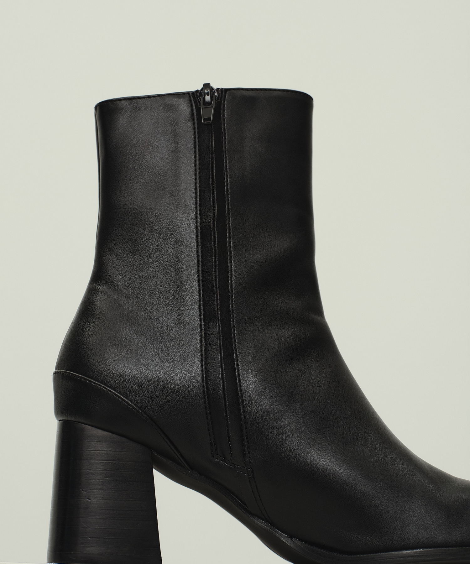Round Toe Boots