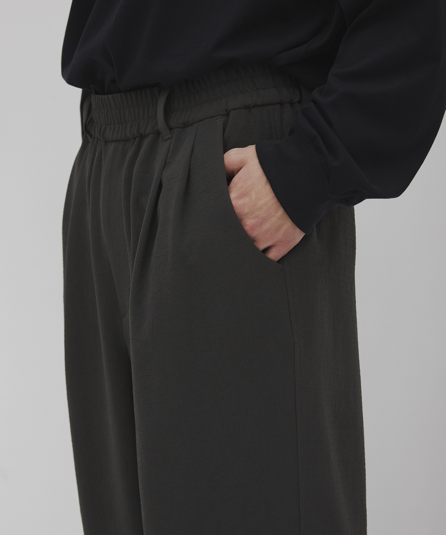 Multi-flex ワイドテーパードパンツ