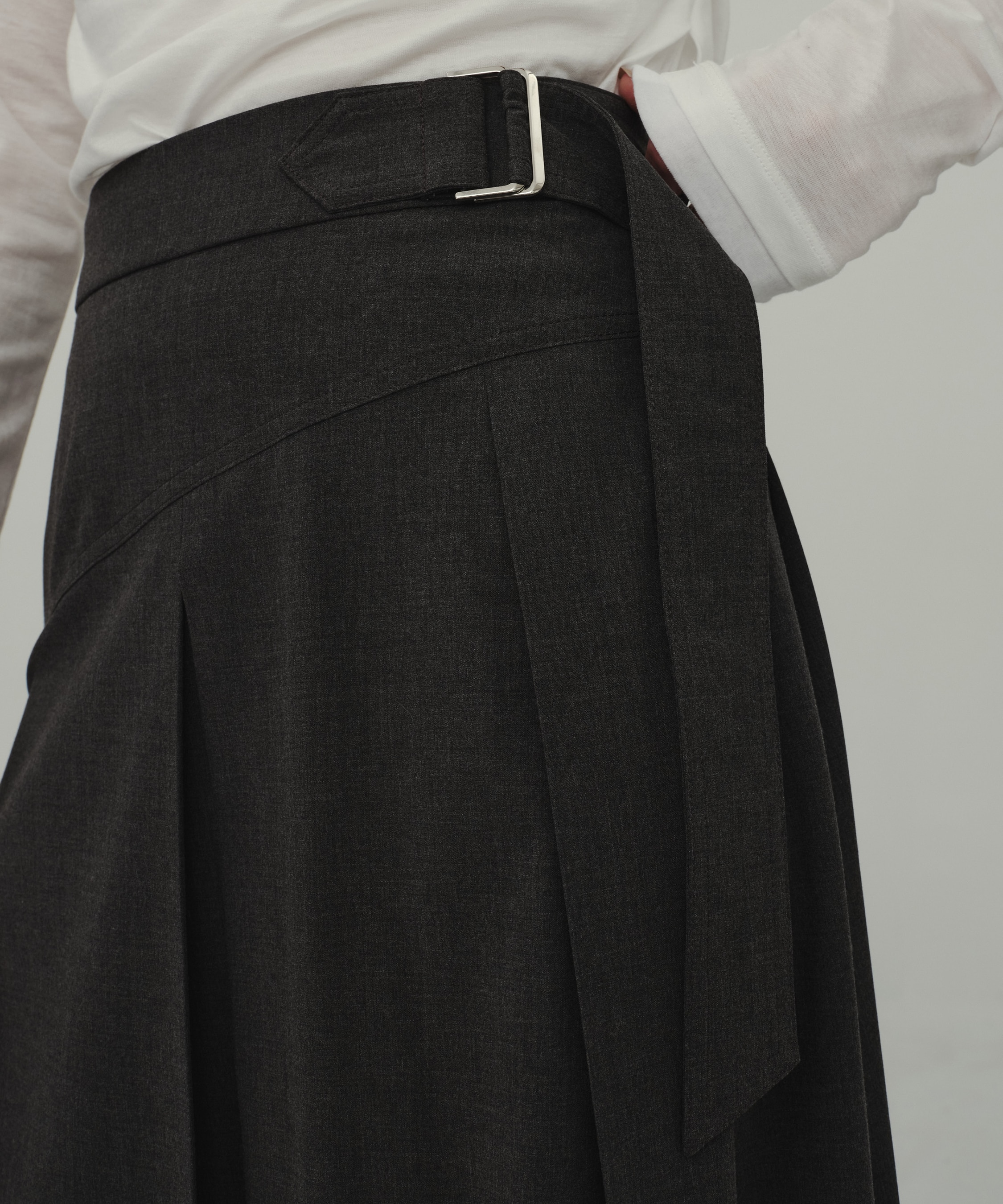 Asymmetry Tuck Skirt