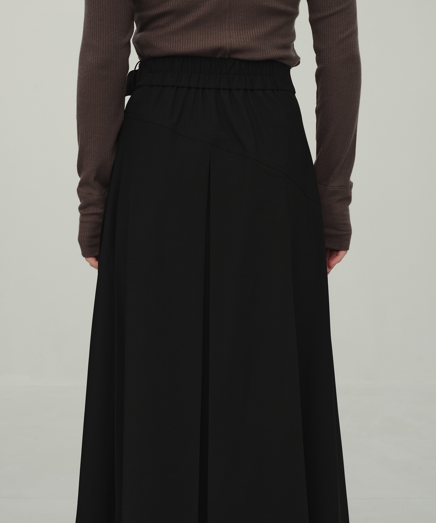 Asymmetry Tuck Skirt