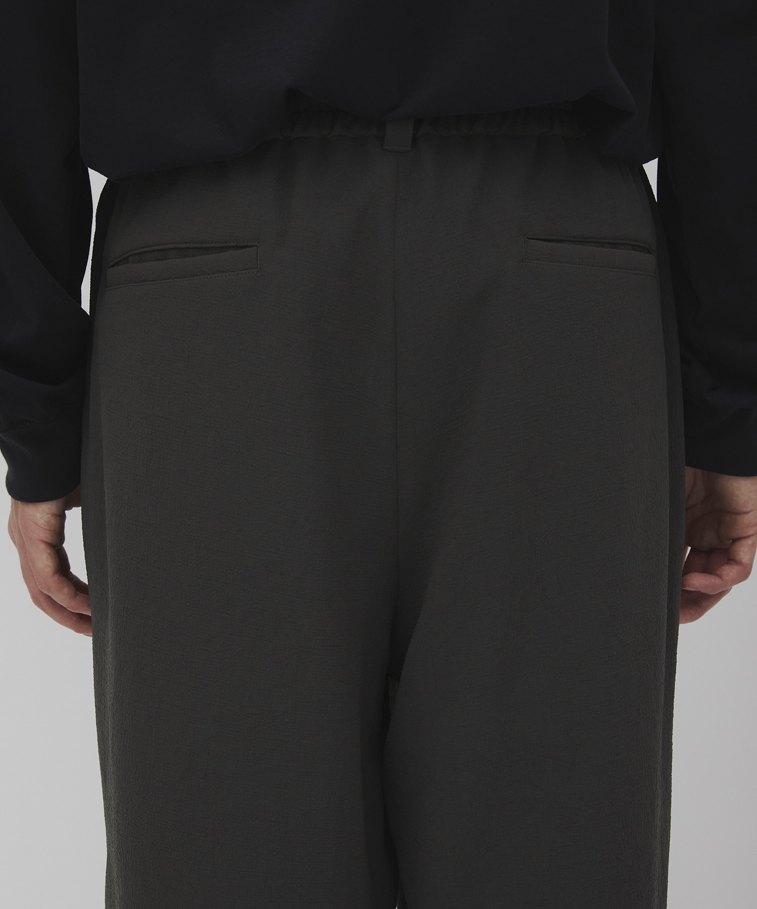 Multi-flex ワイドテーパードパンツ