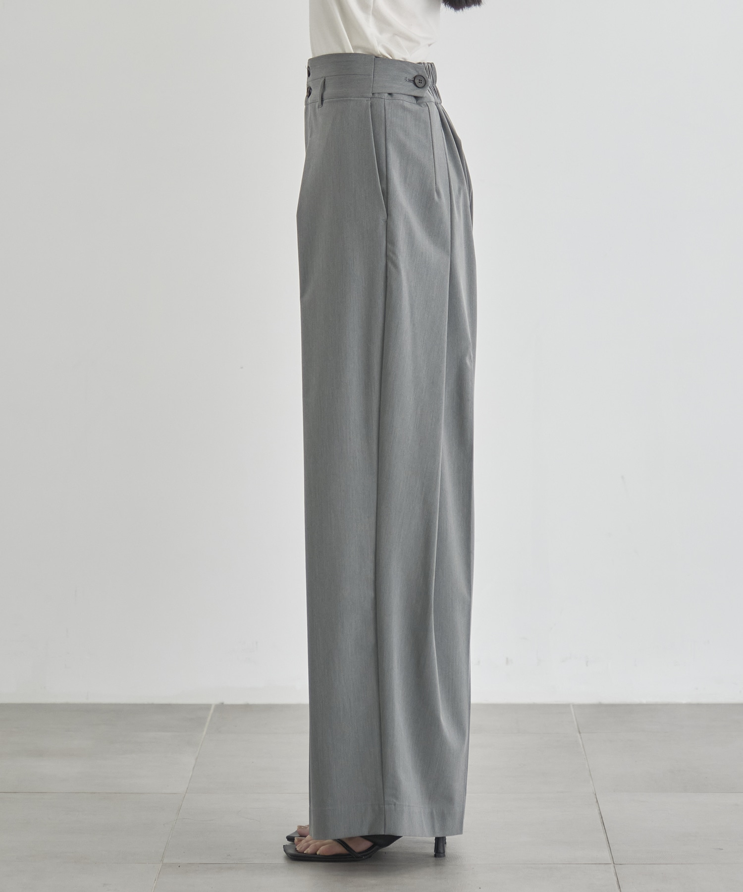 Belt Arranged Tuck Wide Pants