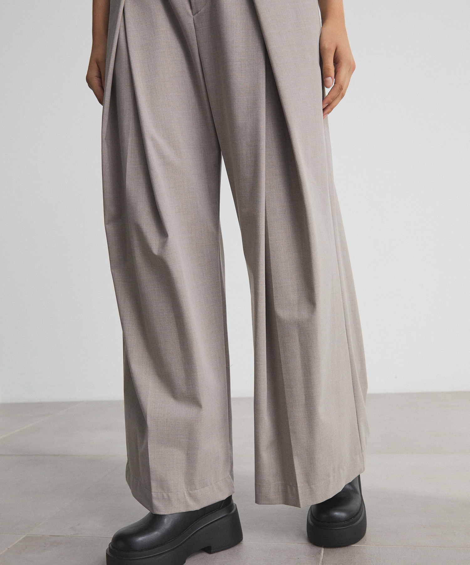 Belt Arranged Tuck Wide Pants