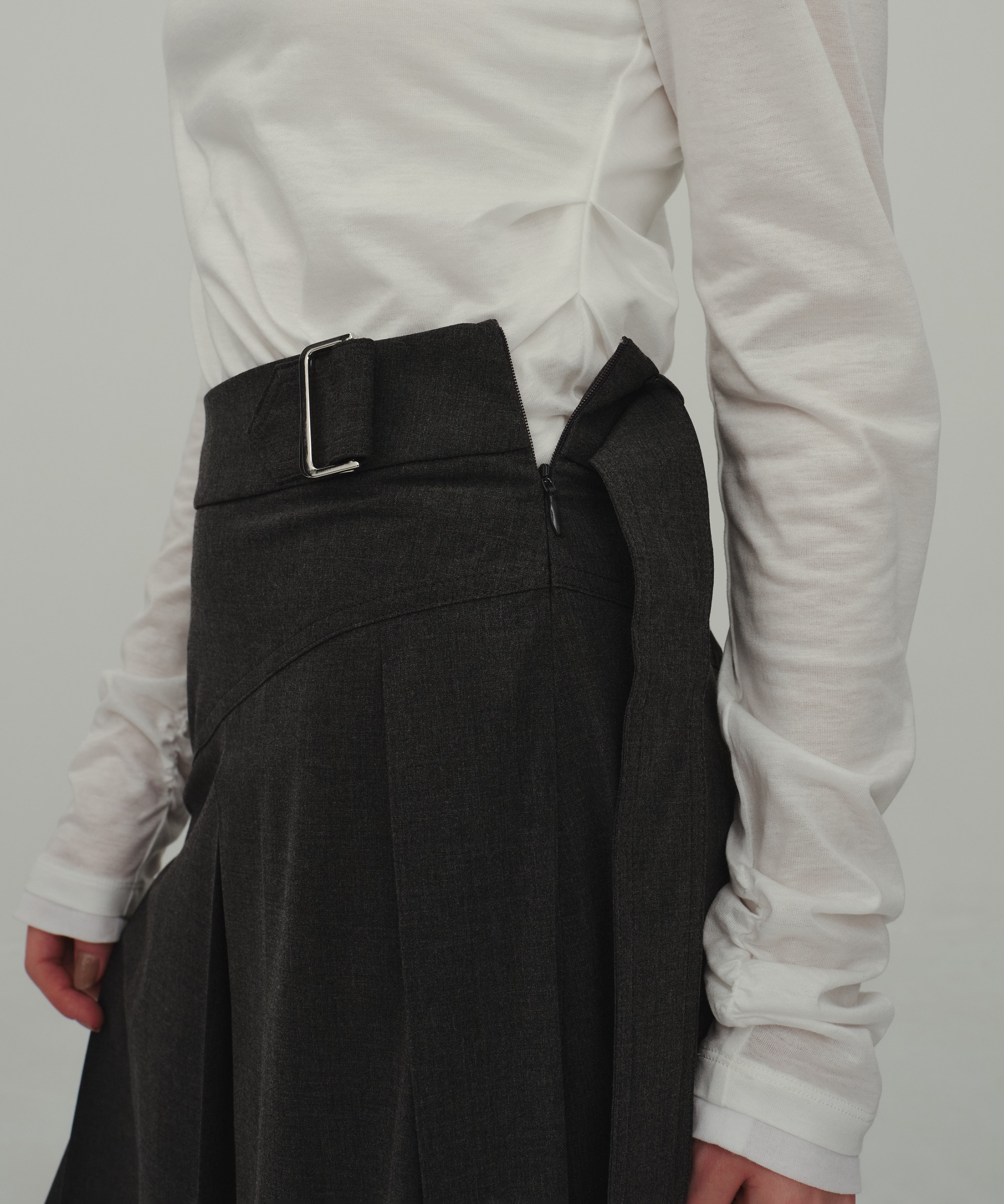 Asymmetry Tuck Skirt