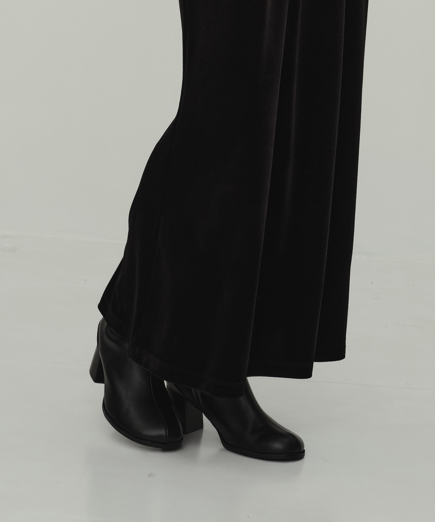 Round Toe Boots