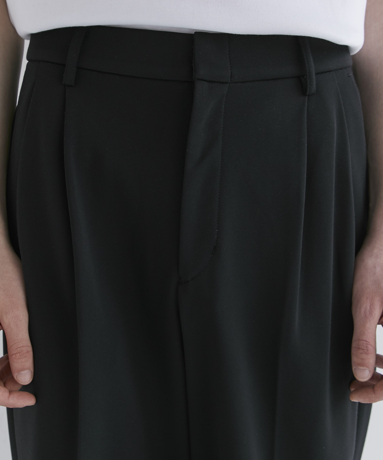 エッセンシャルプレミアムパンツ