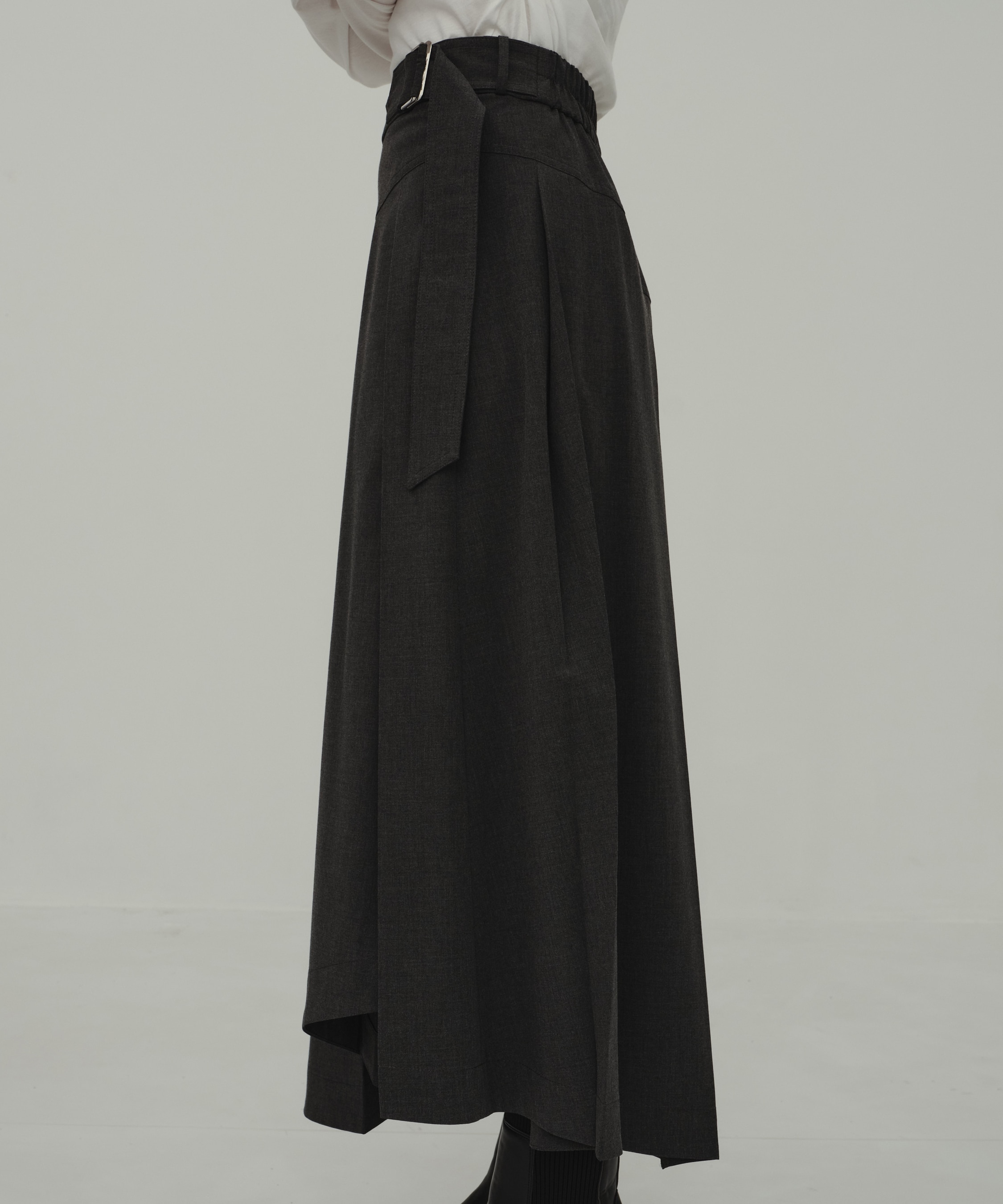 Asymmetry Tuck Skirt