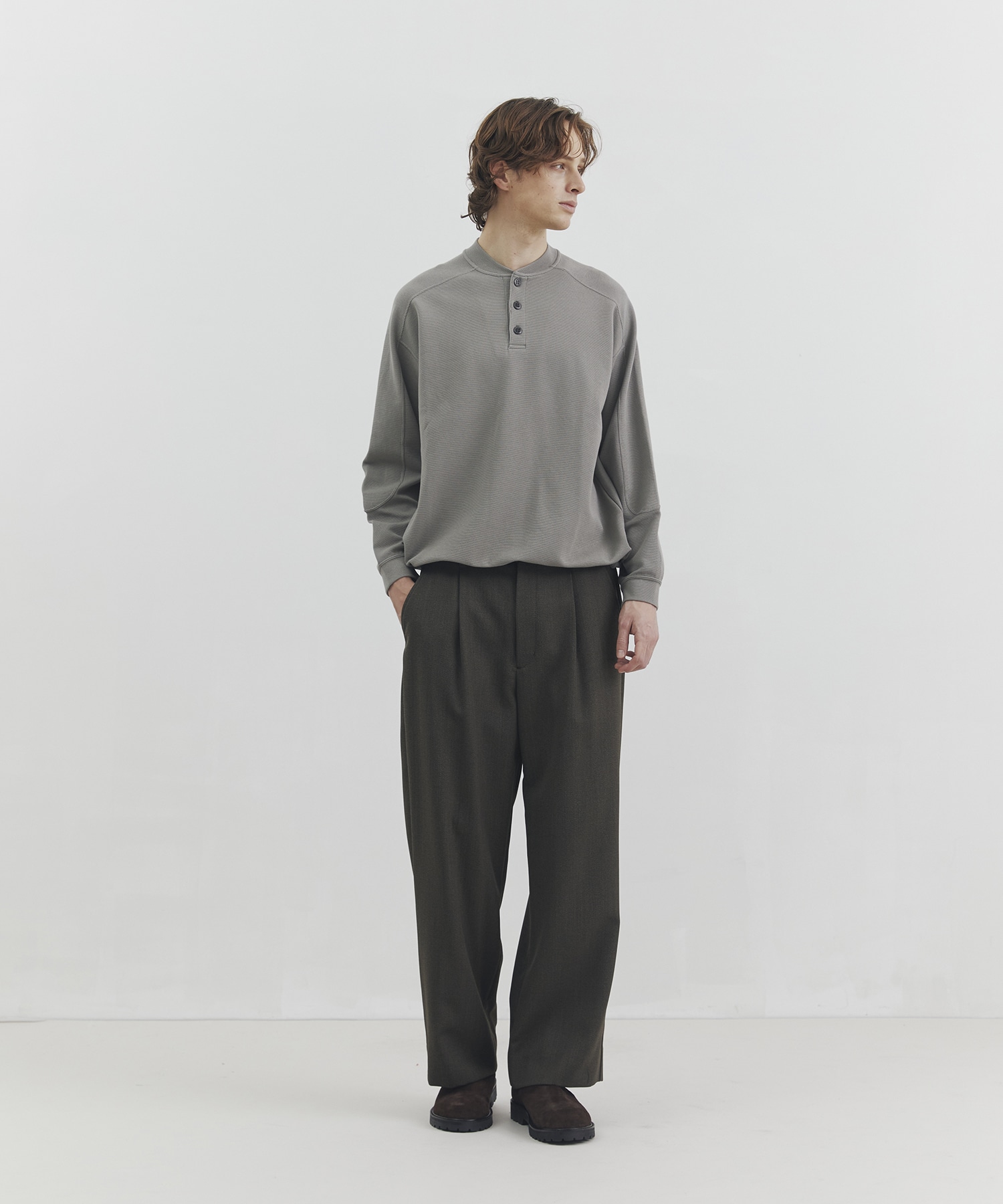 サーマルヘンリーネックプルオーバー