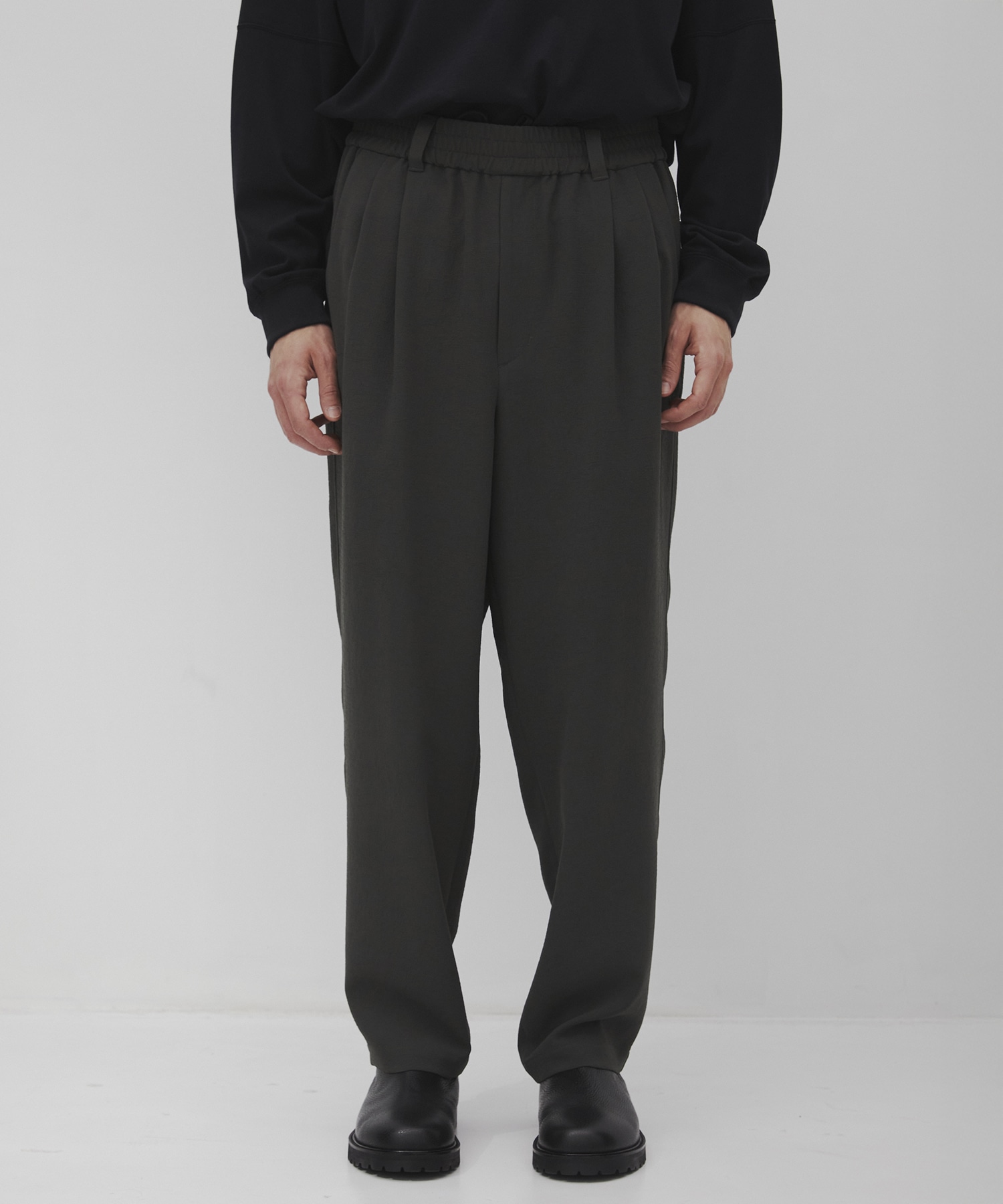 Multi-flex ワイドテーパードパンツ