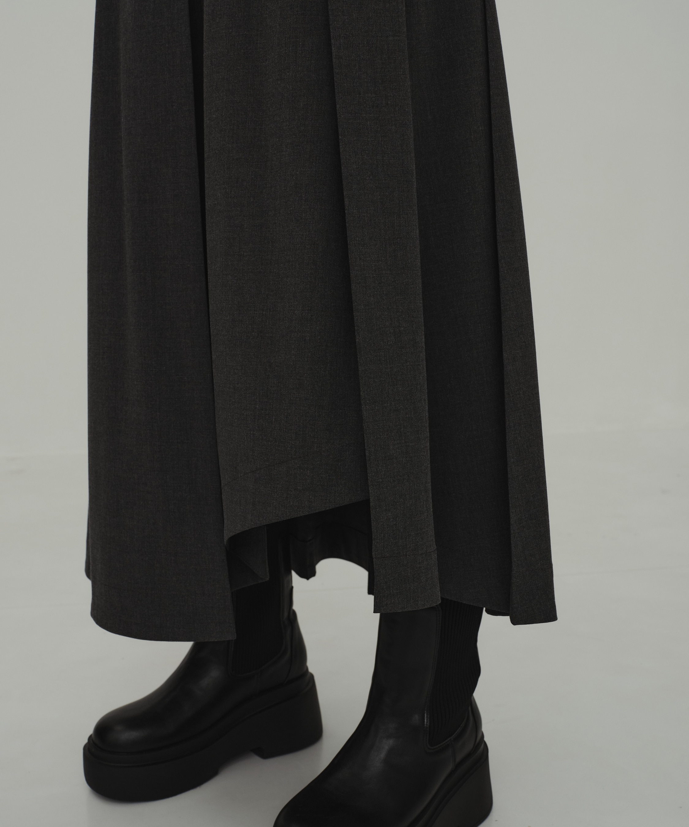 Asymmetry Tuck Skirt