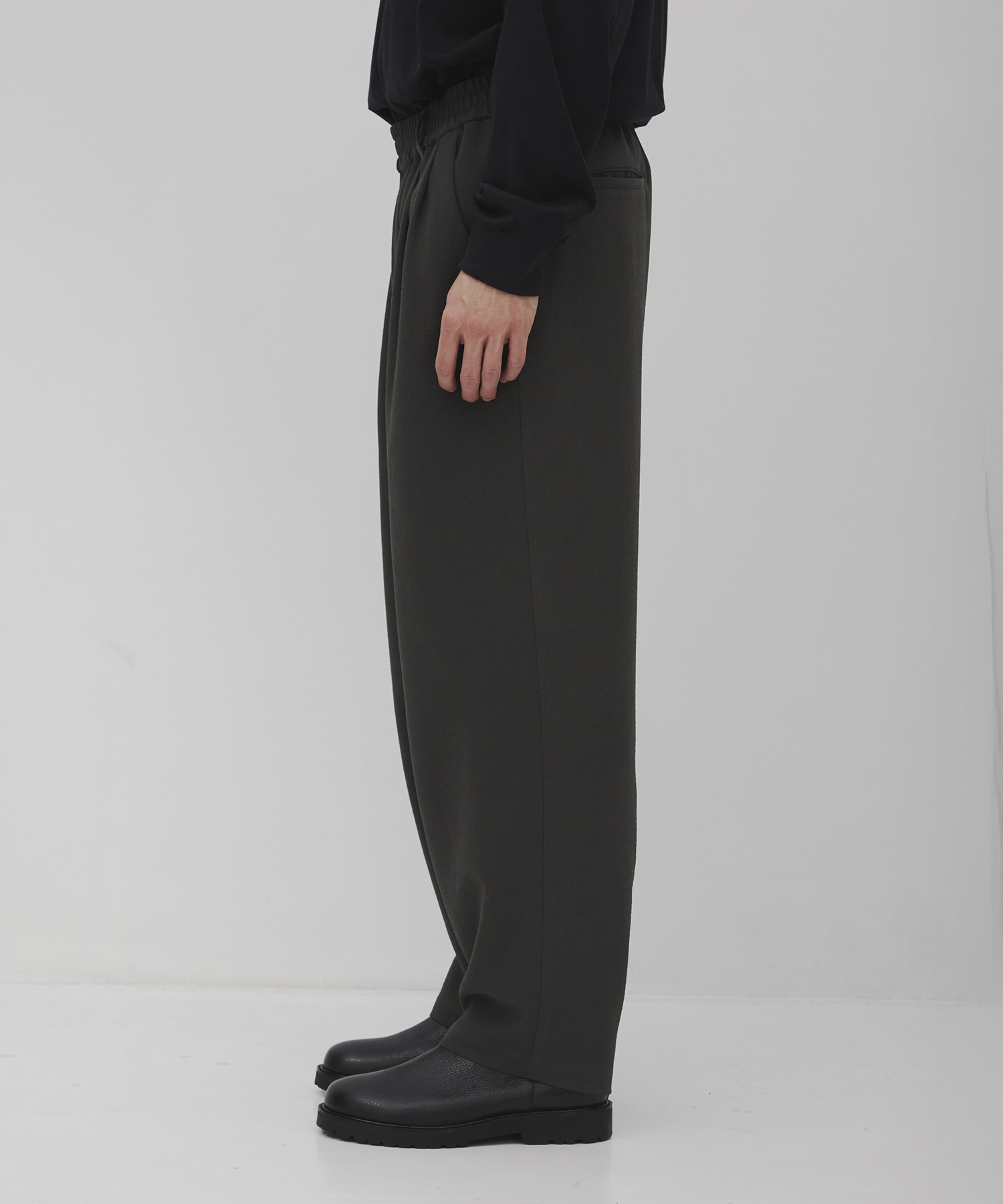 Multi-flex ワイドテーパードパンツ