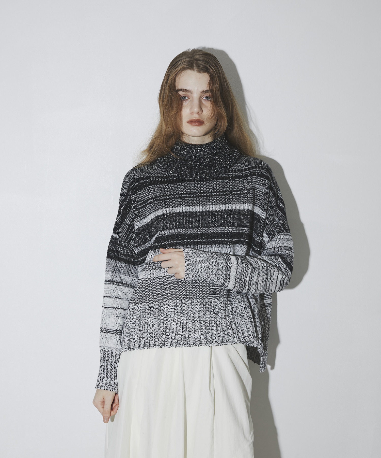 グラデーションオフタートルワイドニット