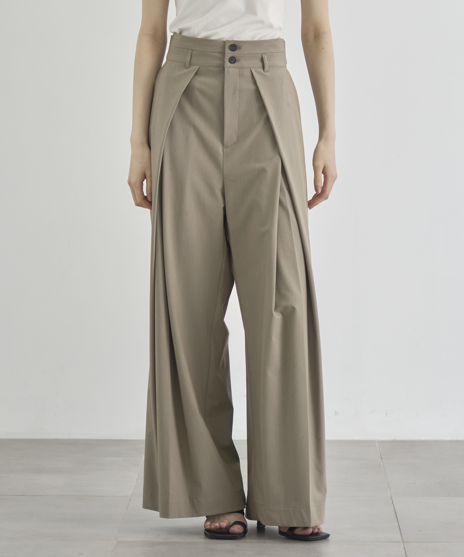 Belt Arranged Tuck Wide Pants